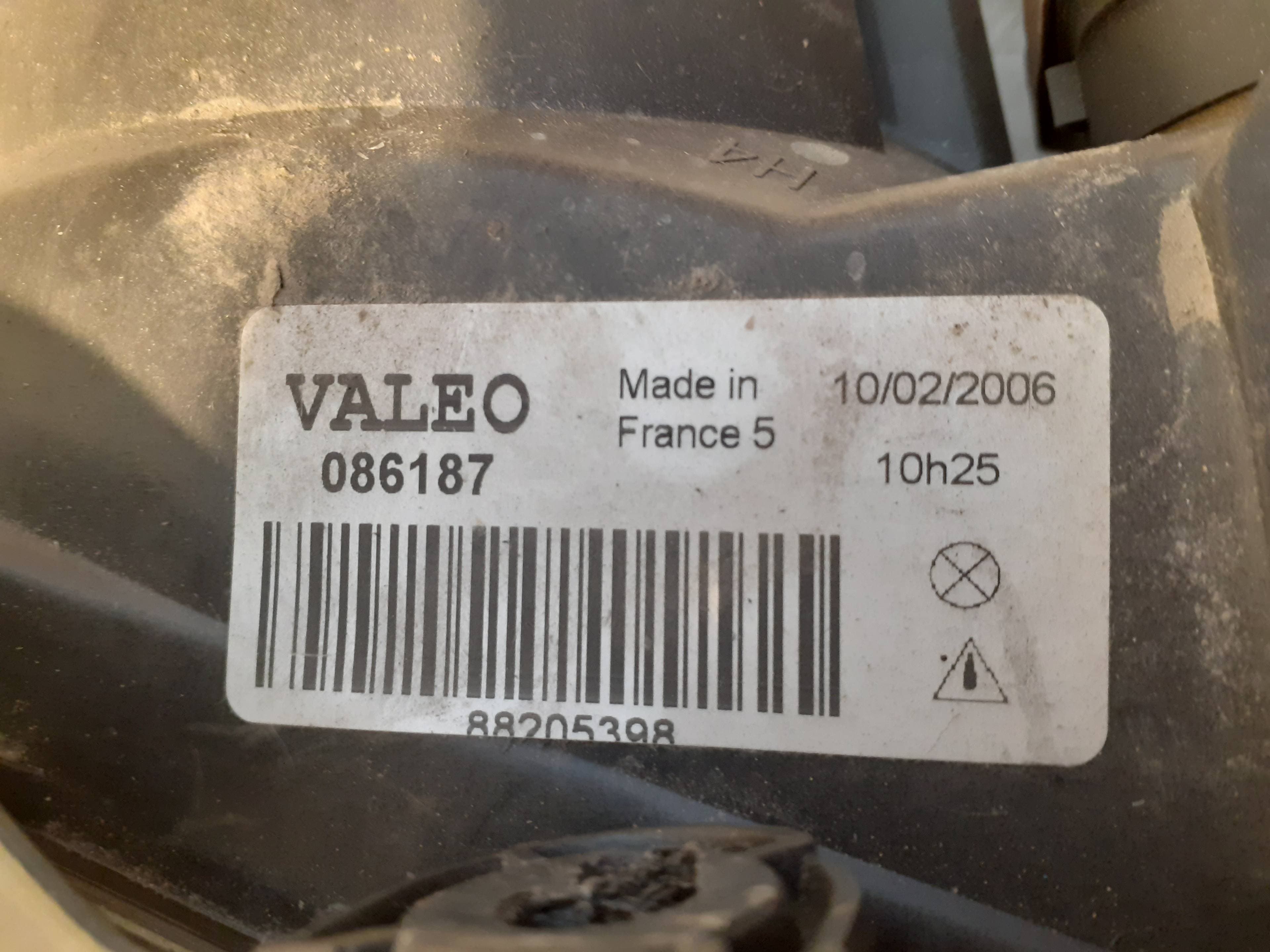 Faro izquierdo PEUGEOT 106 (S2) 2