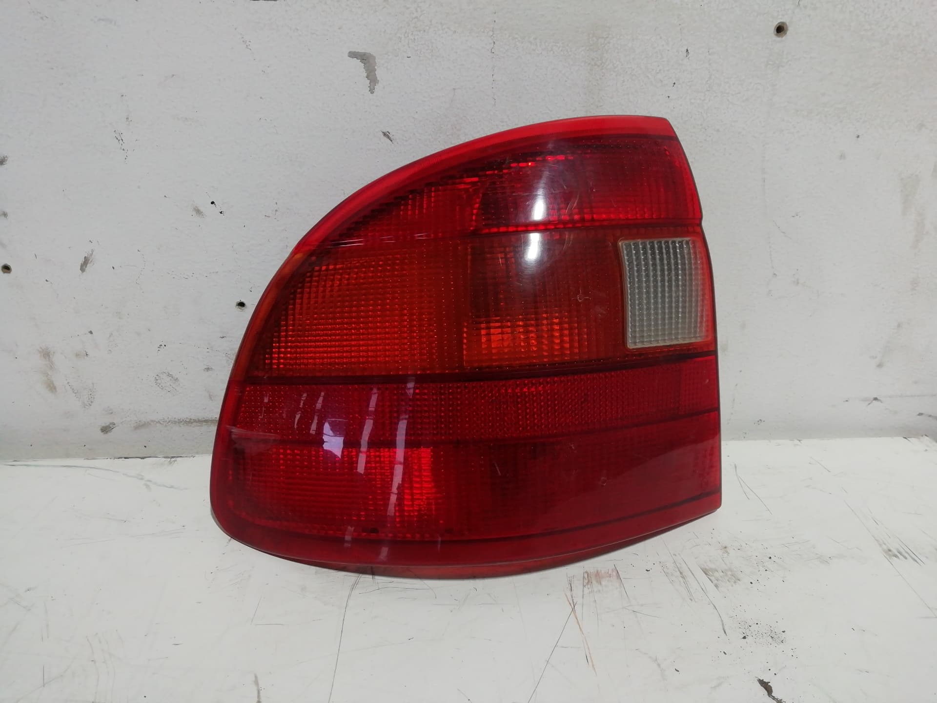 Piloto trasero izquierdo OPEL ASTRA F BERLINA