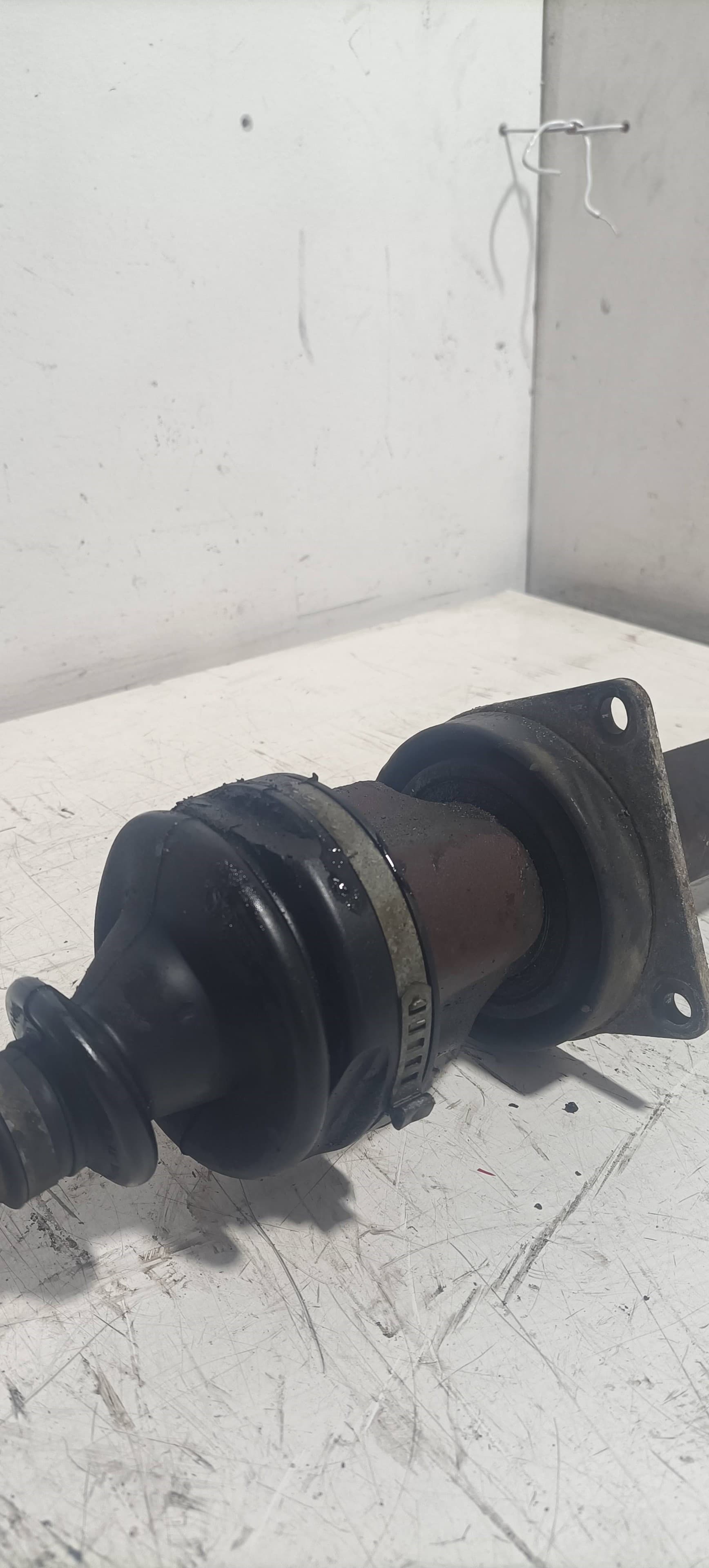 Transmision delantera derecha FORD FIESTA BERLINA 3