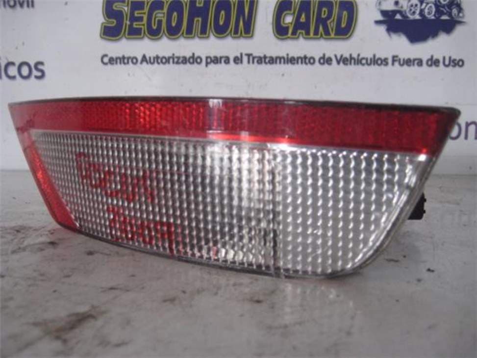 Piloto trasero derecho paragolpes FORD FOCUS LIM 3