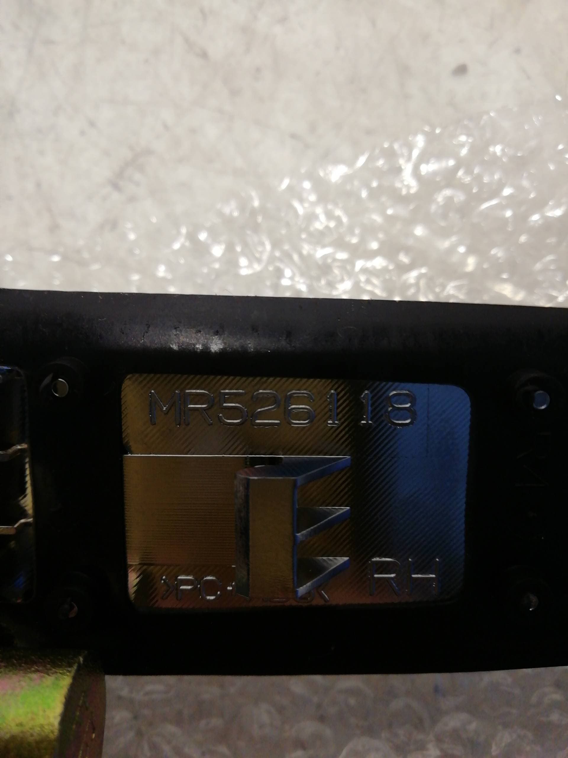Cerradura puerta delantera derecha MITSUBISHI CARISMA BERLINA 4 (DA0) 2