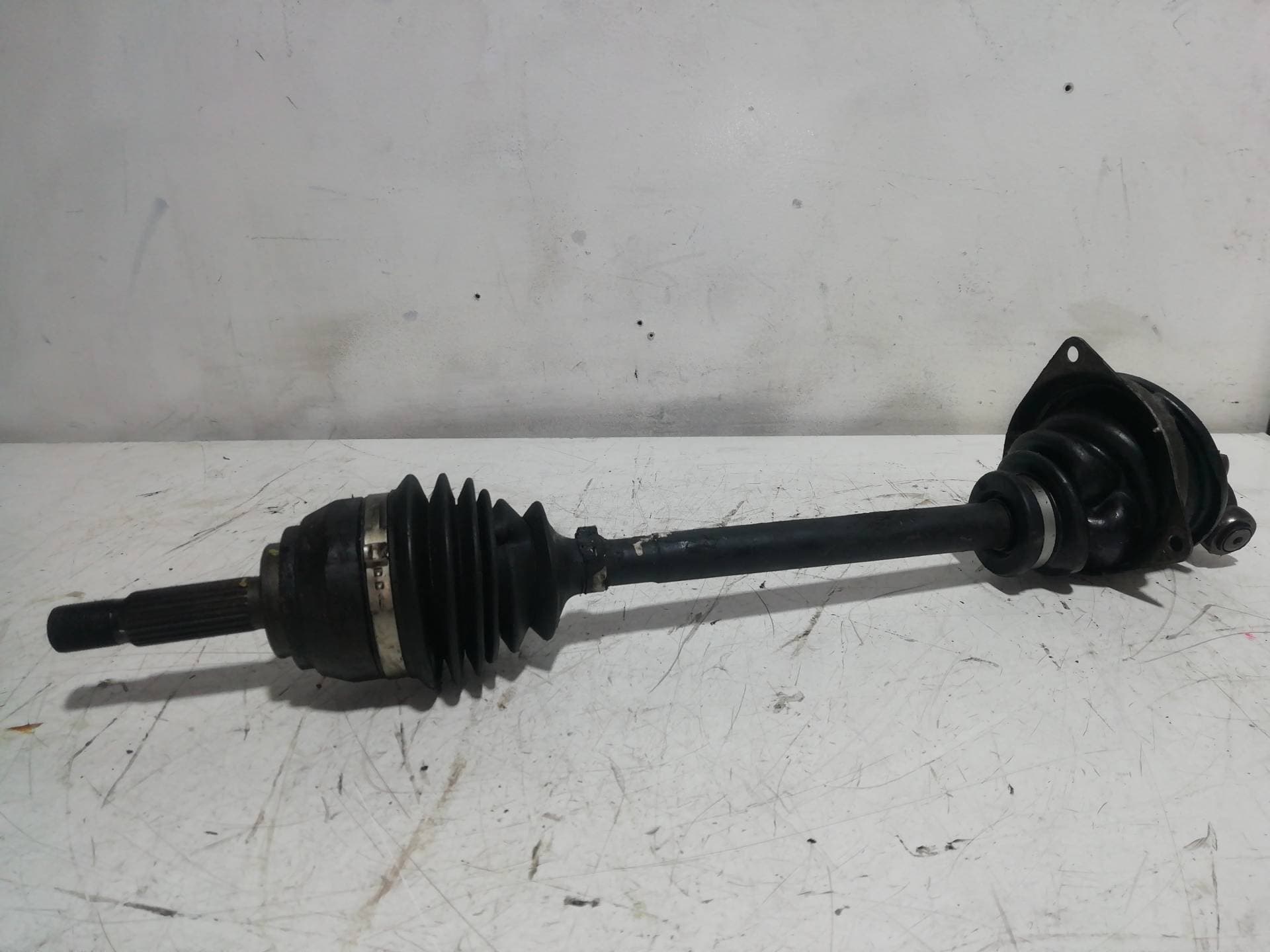 Transmision delantera izquierda MITSUBISHI CARISMA BERLINA 4 (DA0)