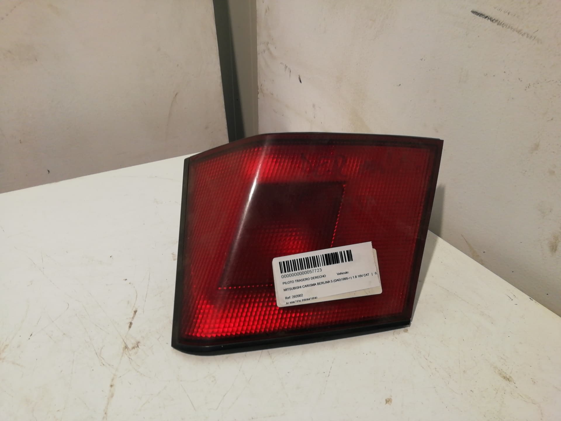 Piloto trasero derecho MITSUBISHI CARISMA BERLINA 4 (DA0)