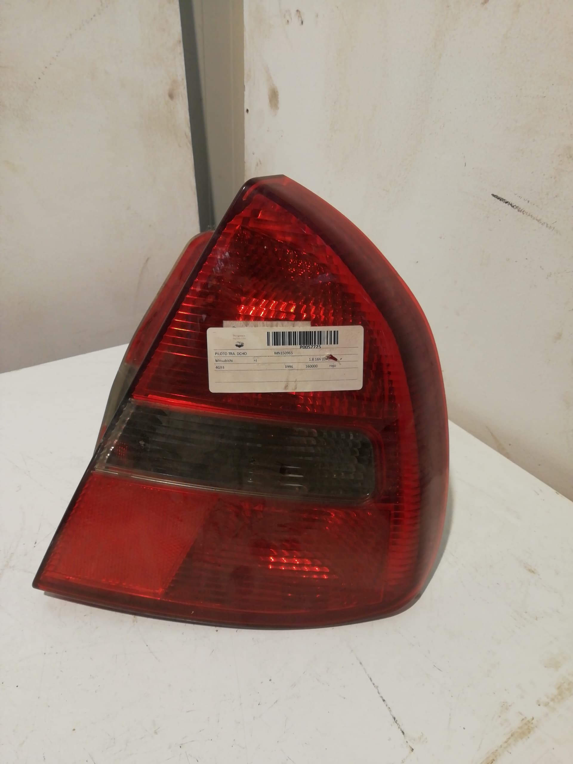 Piloto trasero derecho MITSUBISHI CARISMA BERLINA 4 (DA0)