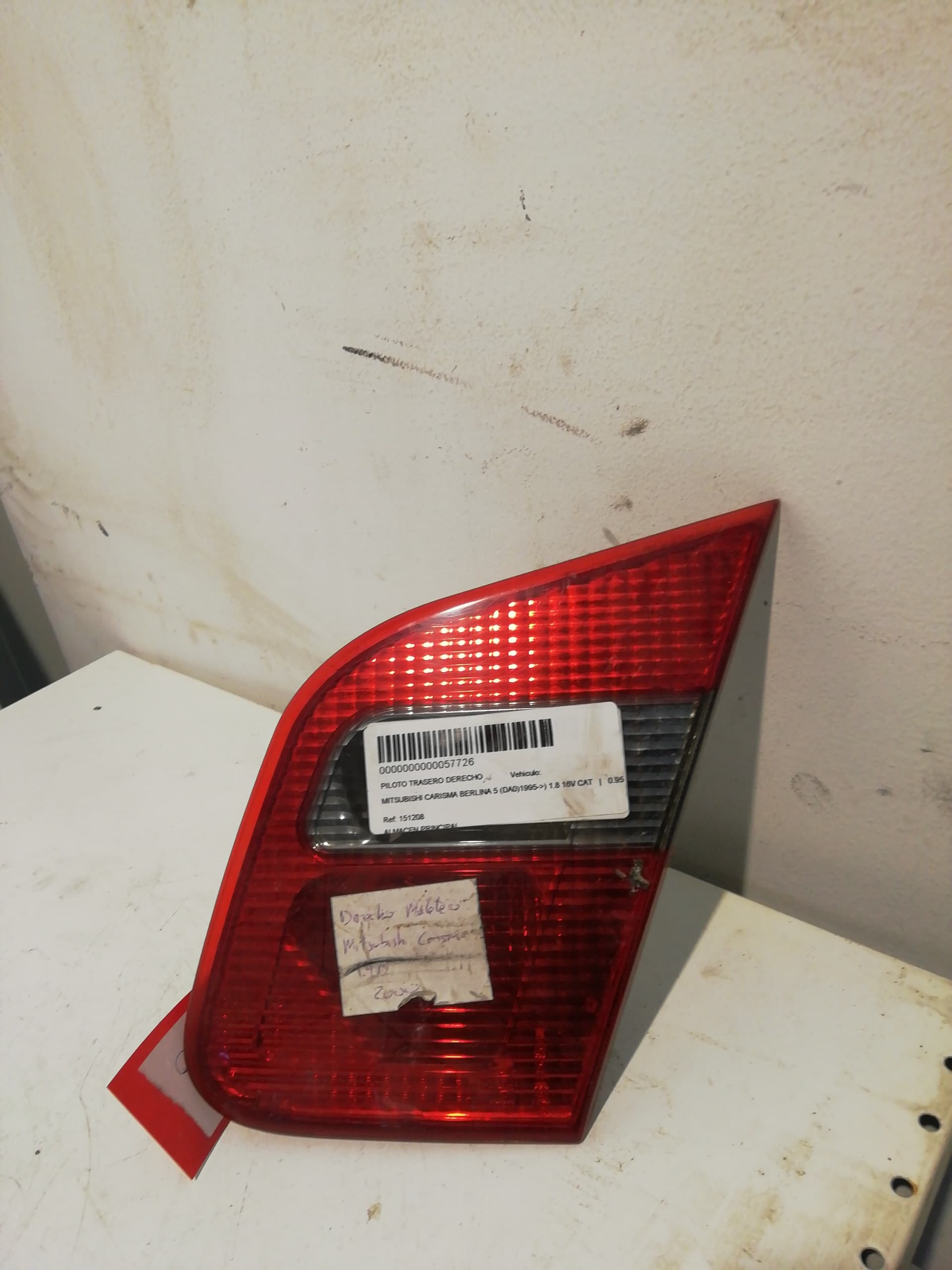Piloto trasero derecho MITSUBISHI CARISMA BERLINA 4 (DA0)