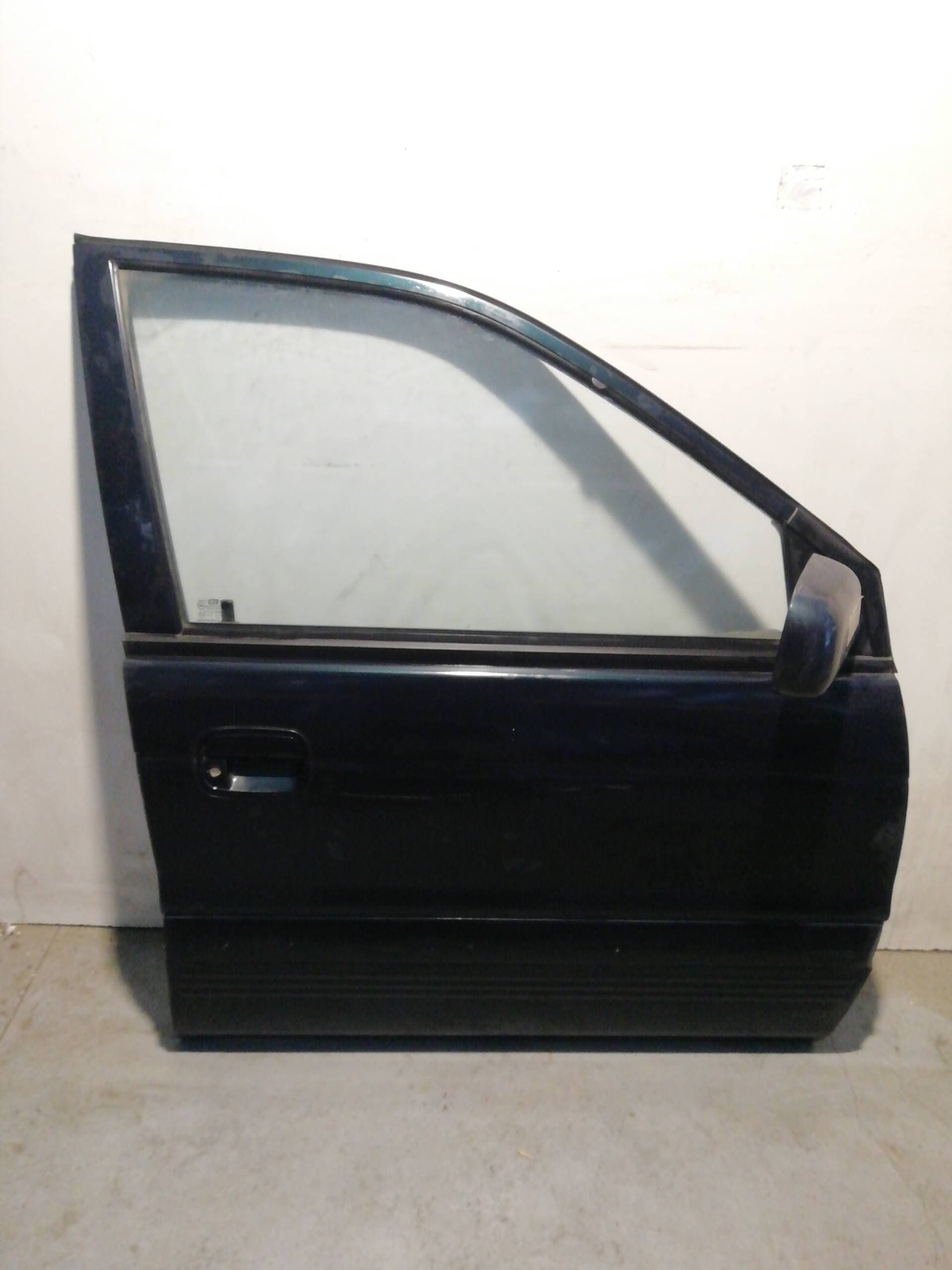 Puerta delantera derecha MITSUBISHI CARISMA BERLINA 4 (DA0)
