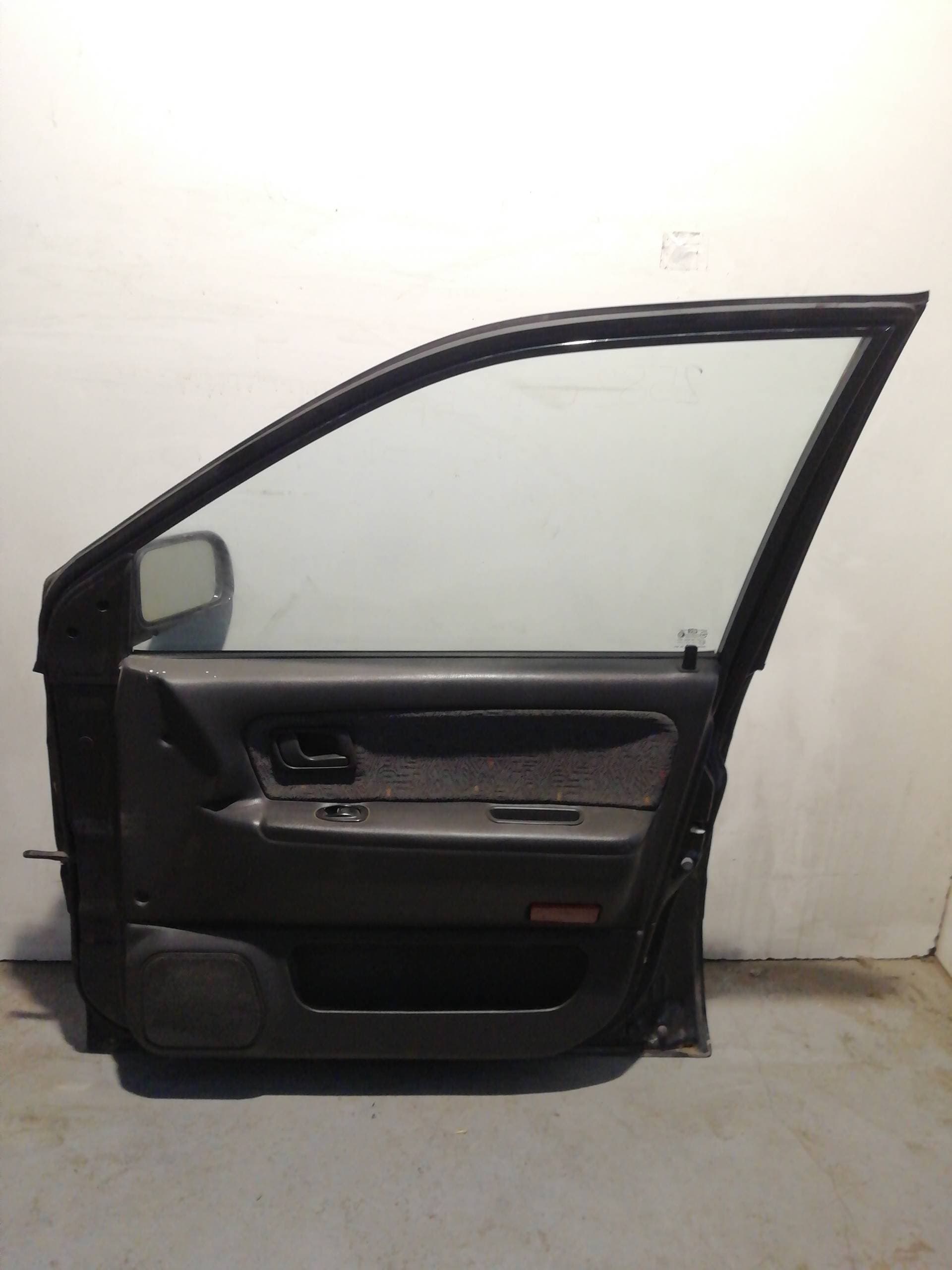 Puerta delantera derecha MITSUBISHI CARISMA BERLINA 4 (DA0) 2