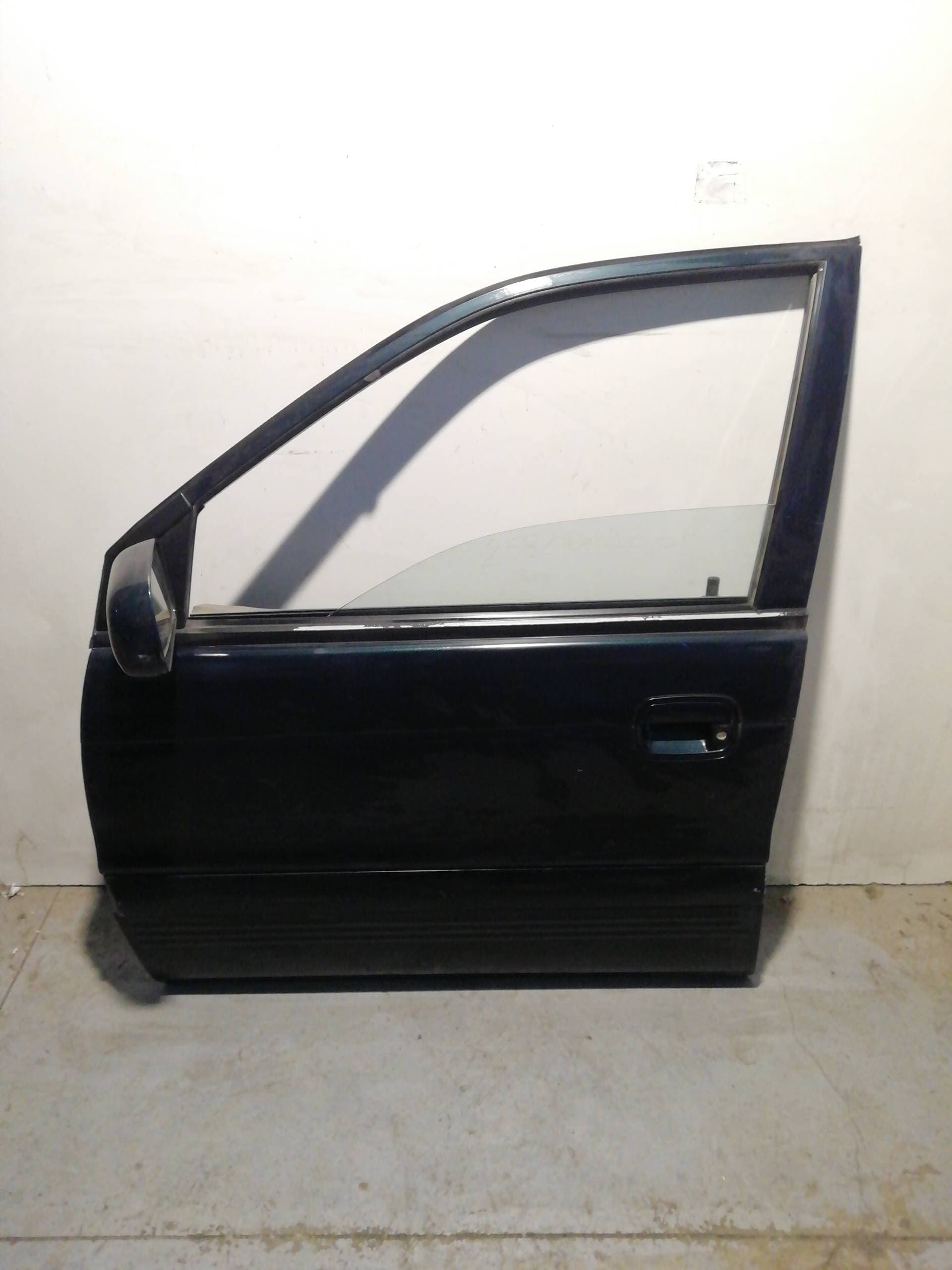 Puerta delantera izquierda MITSUBISHI CARISMA BERLINA 4 (DA0)