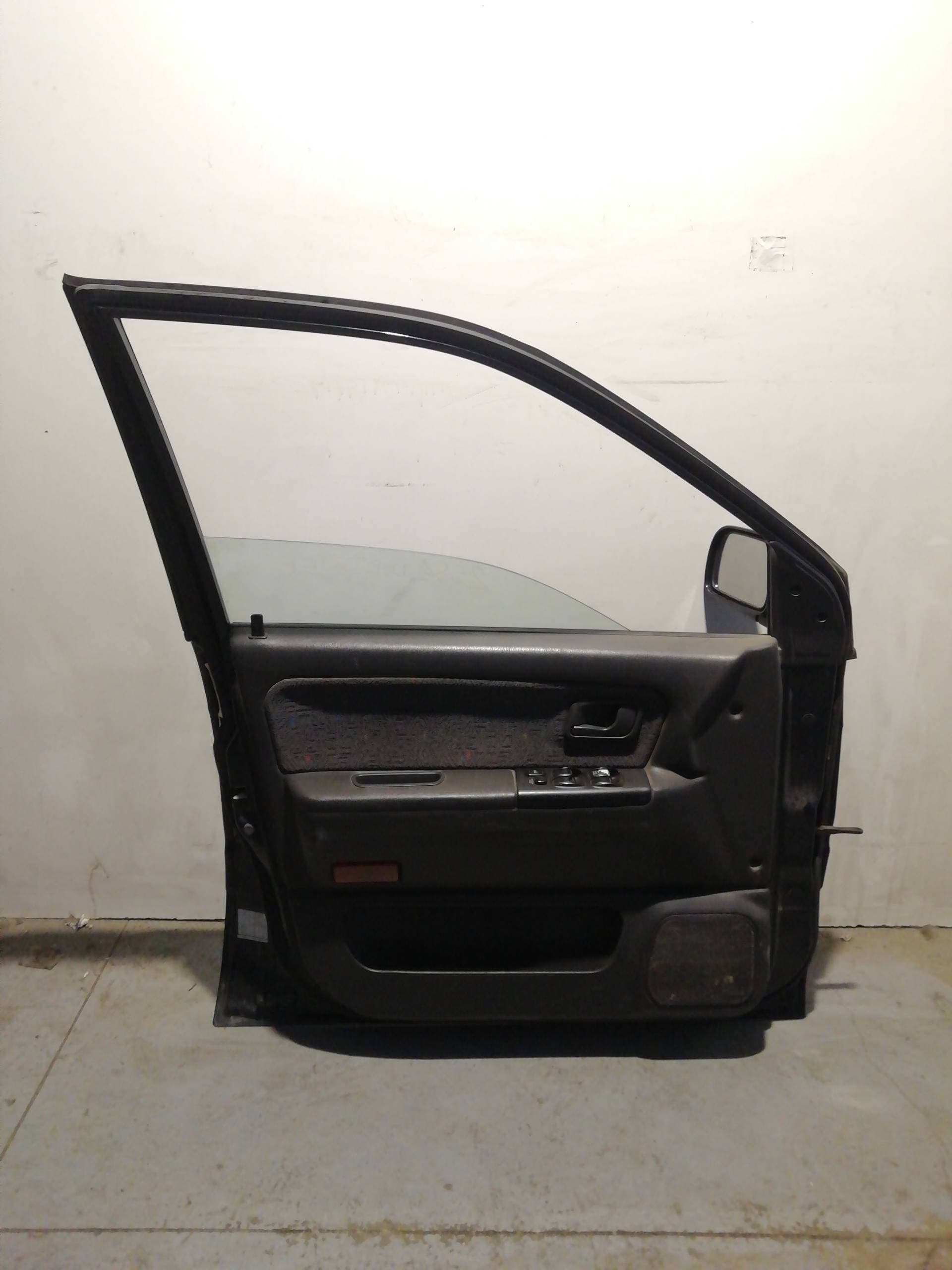Puerta delantera izquierda MITSUBISHI CARISMA BERLINA 4 (DA0) 2