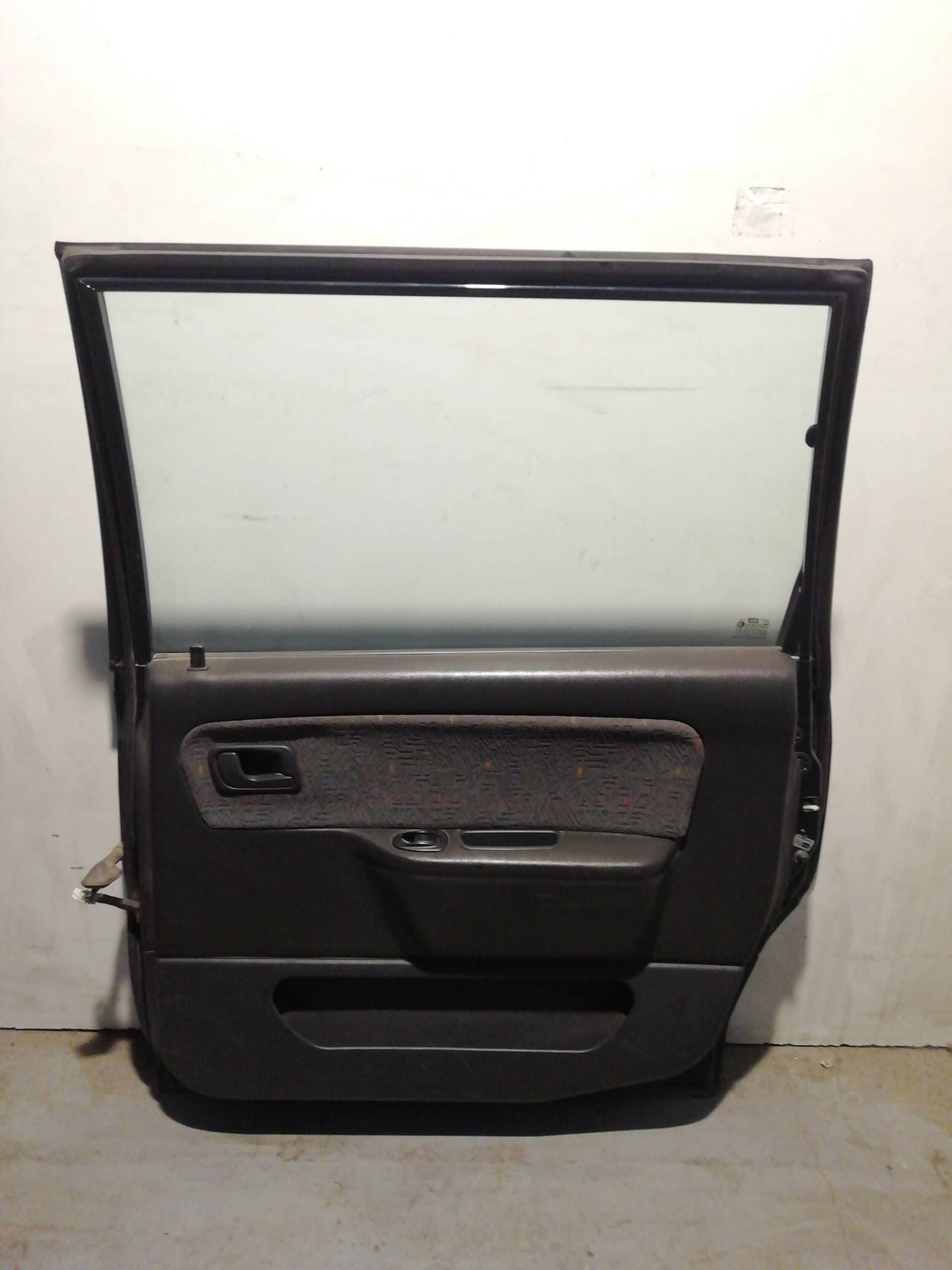 Puerta trasera derecha MITSUBISHI CARISMA BERLINA 4 (DA0) 2