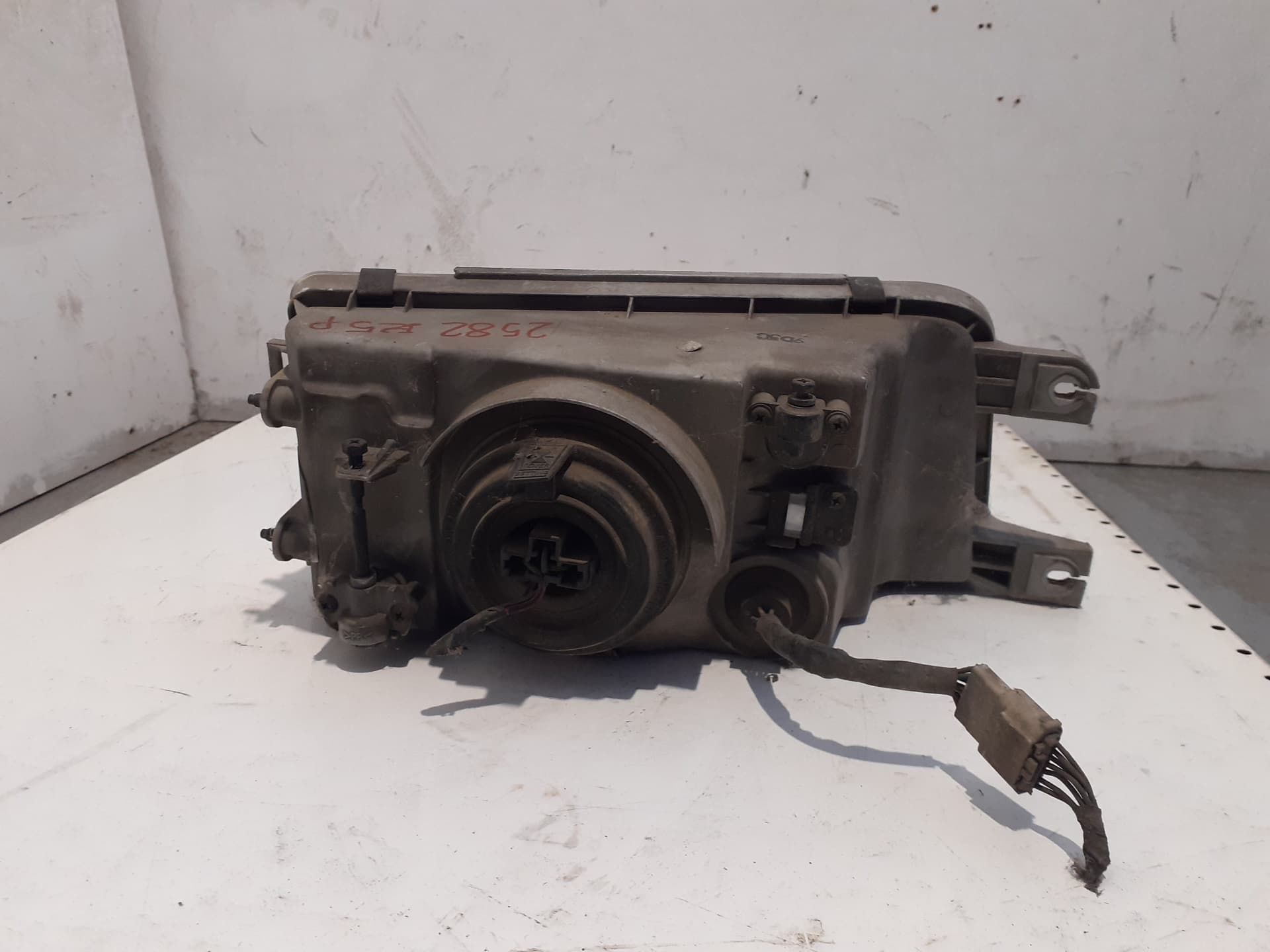 Faro izquierdo MITSUBISHI CARISMA BERLINA 4 (DA0) 2