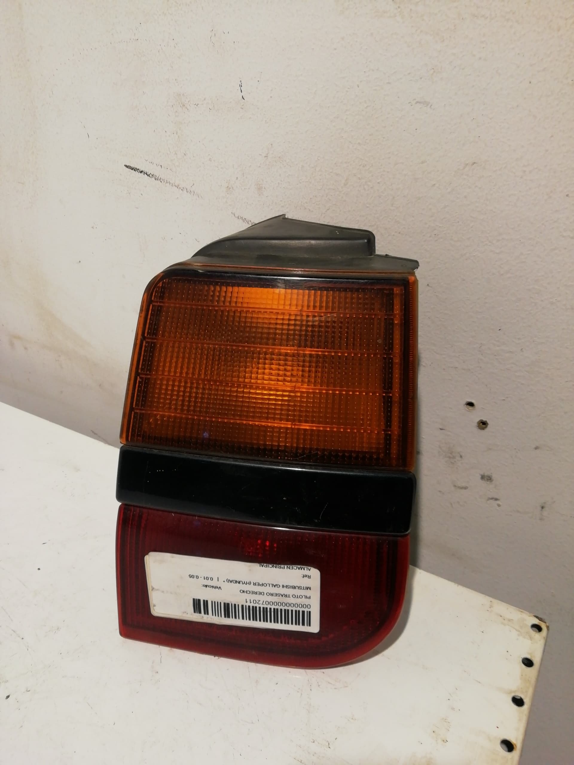 Piloto trasero derecho MITSUBISHI CARISMA BERLINA 4 (DA0)