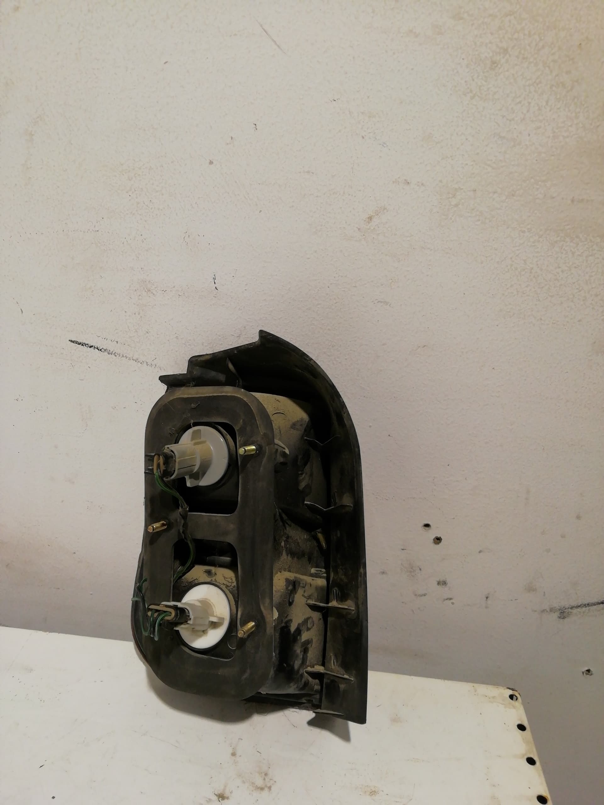 Piloto trasero derecho MITSUBISHI CARISMA BERLINA 4 (DA0) 2