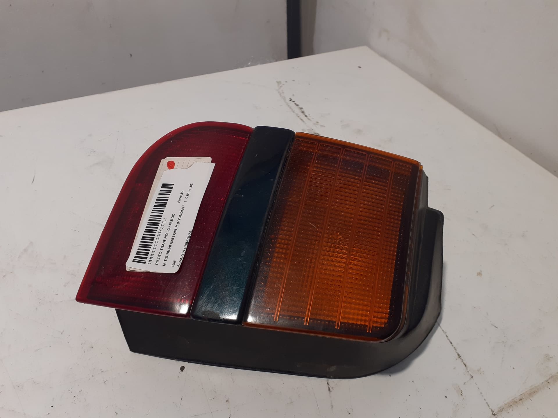 Piloto trasero izquierdo MITSUBISHI CARISMA BERLINA 4 (DA0)