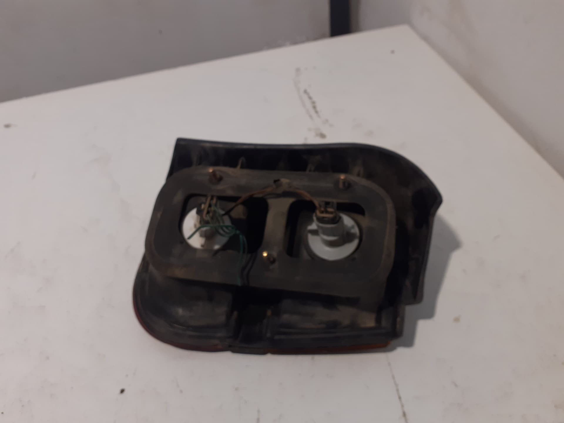 Piloto trasero izquierdo MITSUBISHI CARISMA BERLINA 4 (DA0) 2