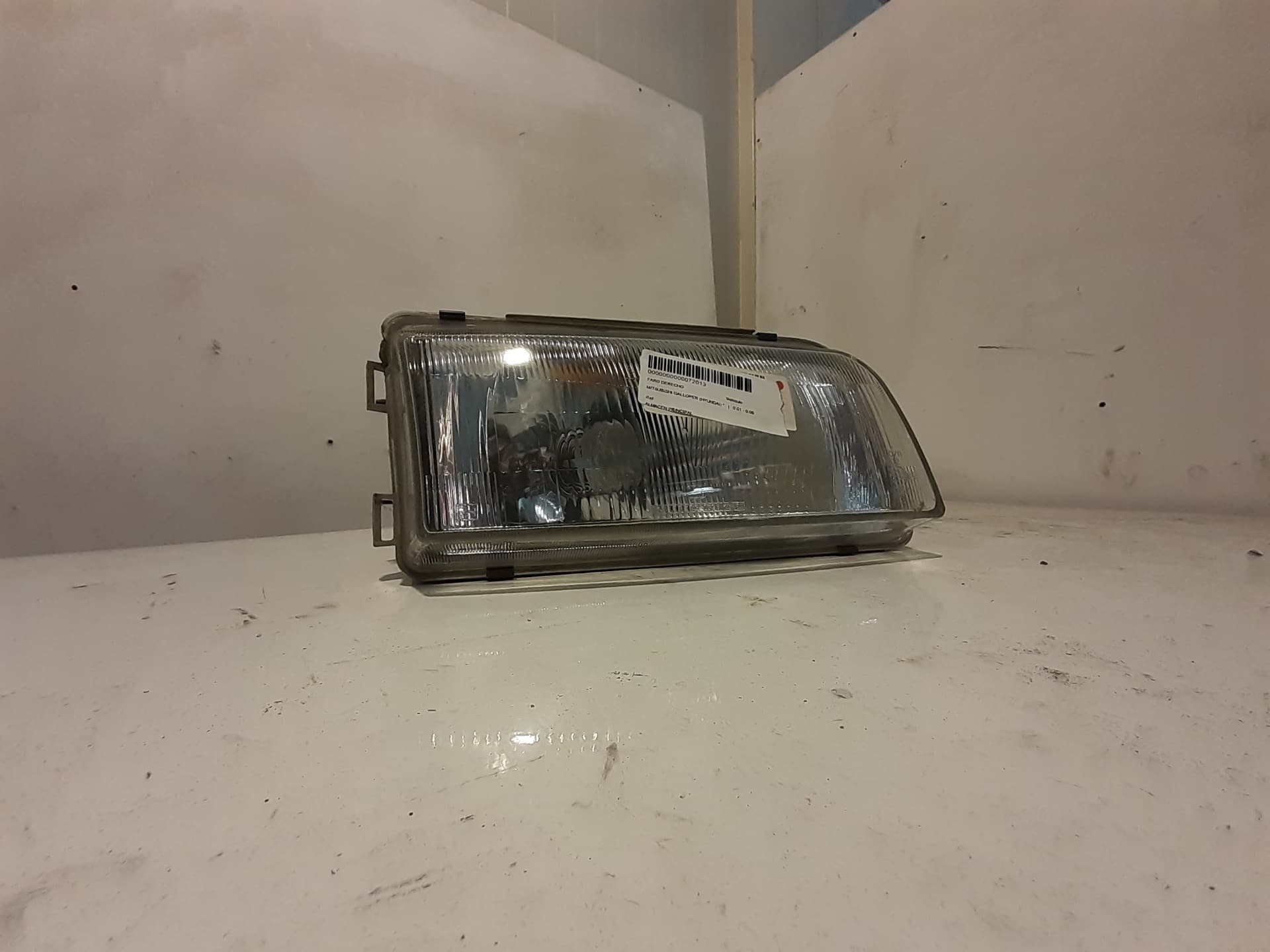 Faro derecho MITSUBISHI CARISMA BERLINA 4 (DA0)