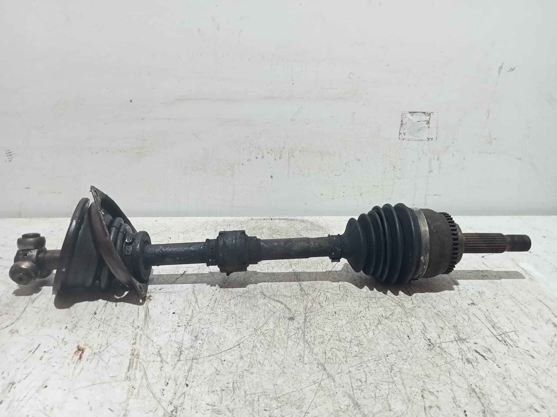 Transmision delantera izquierda MITSUBISHI CARISMA BERLINA 4 (DA0)