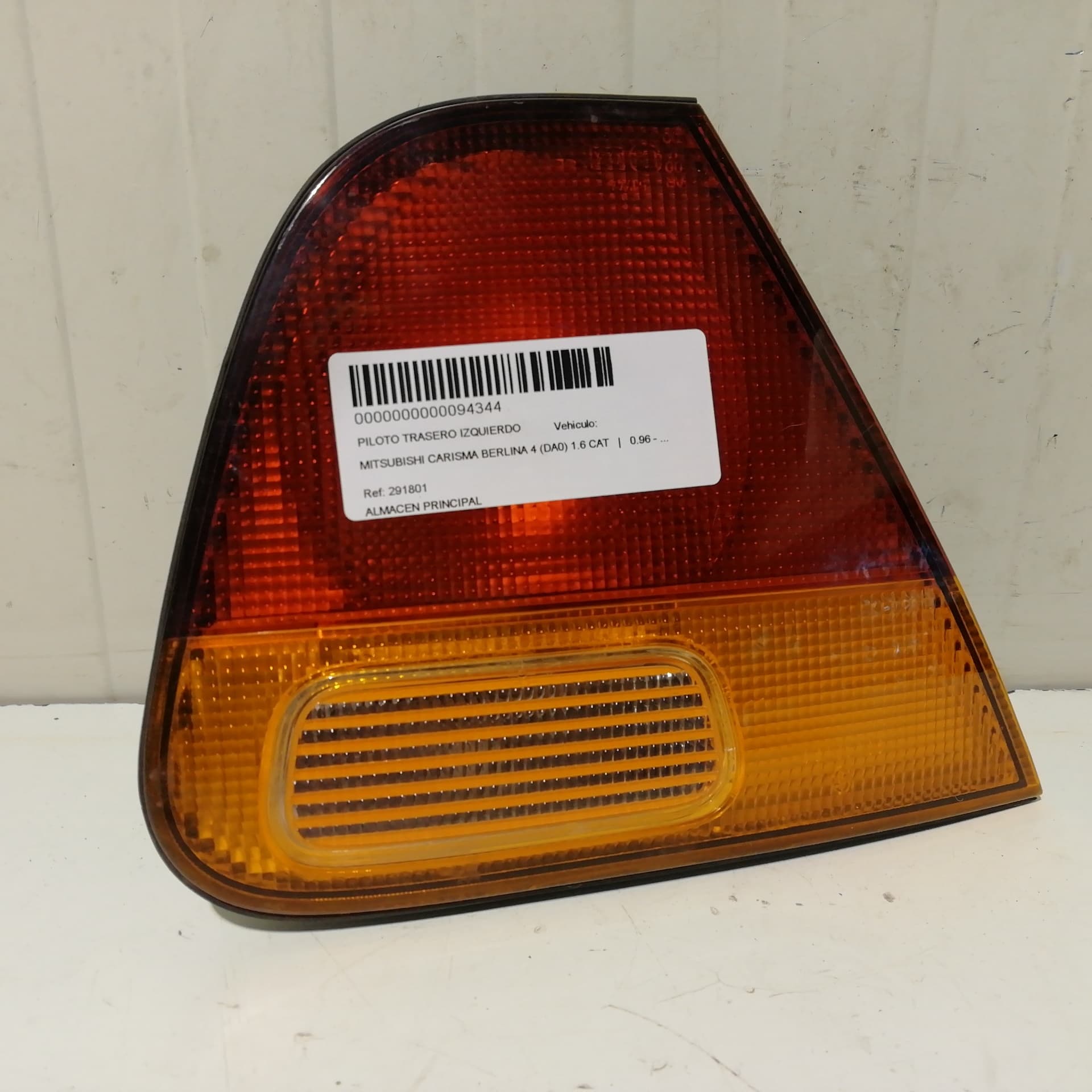 Piloto trasero izquierdo MITSUBISHI CARISMA BERLINA 4 (DA0)