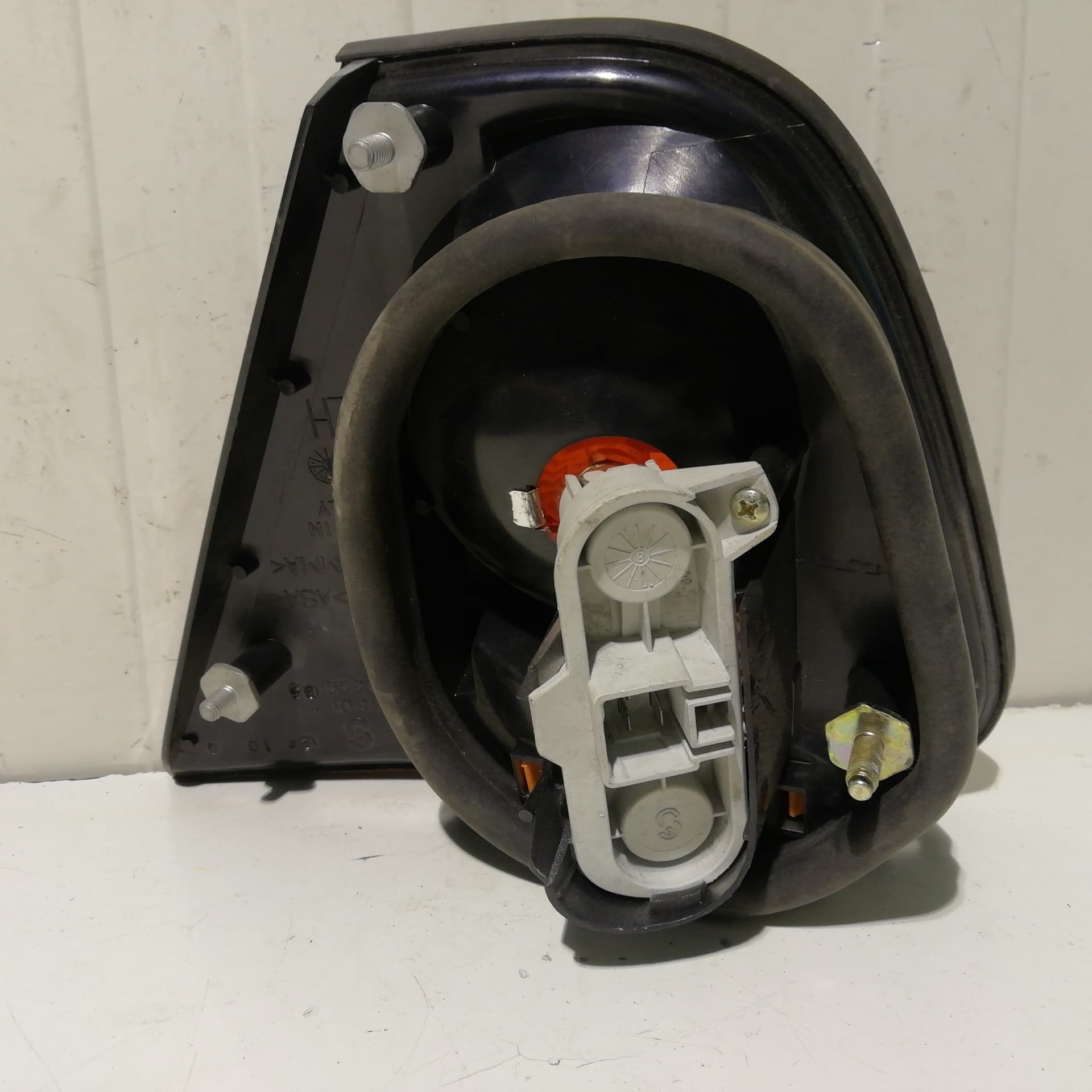 Piloto trasero izquierdo MITSUBISHI CARISMA BERLINA 4 (DA0) 4