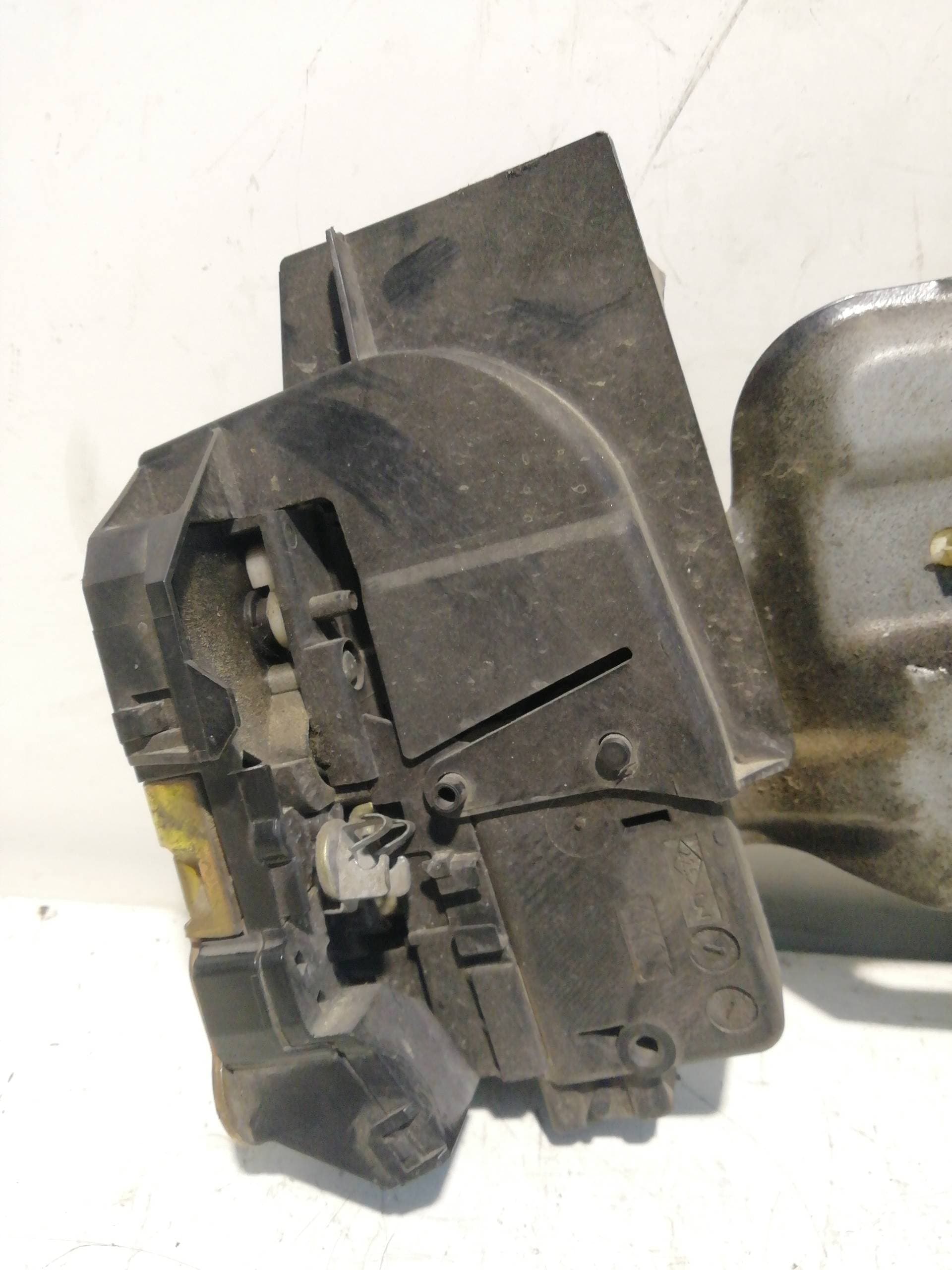Cerradura puerta delantera derecha RENAULT LAGUNA GRANDTOUR (K56)