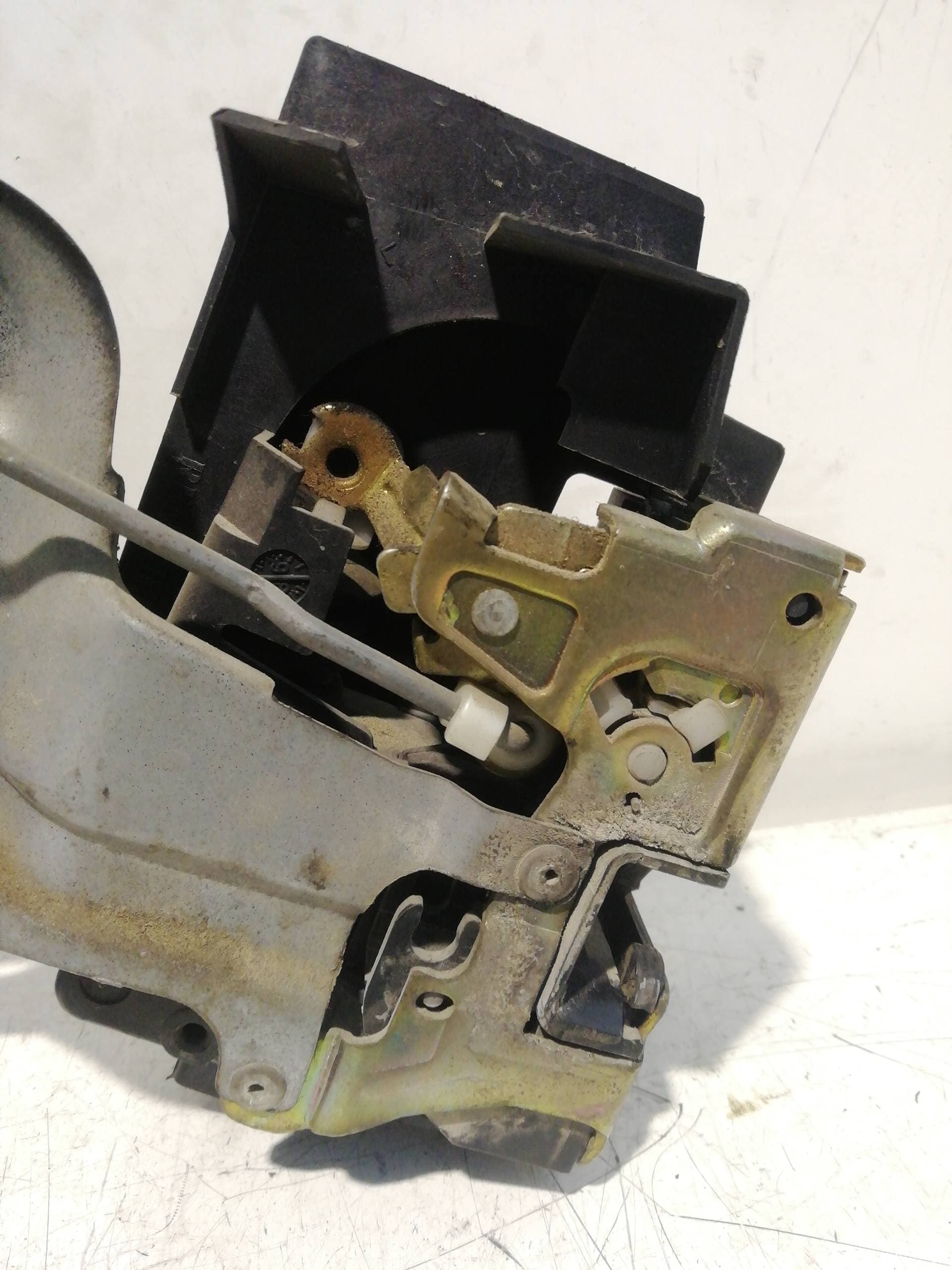 Cerradura puerta delantera derecha RENAULT LAGUNA GRANDTOUR (K56) 3