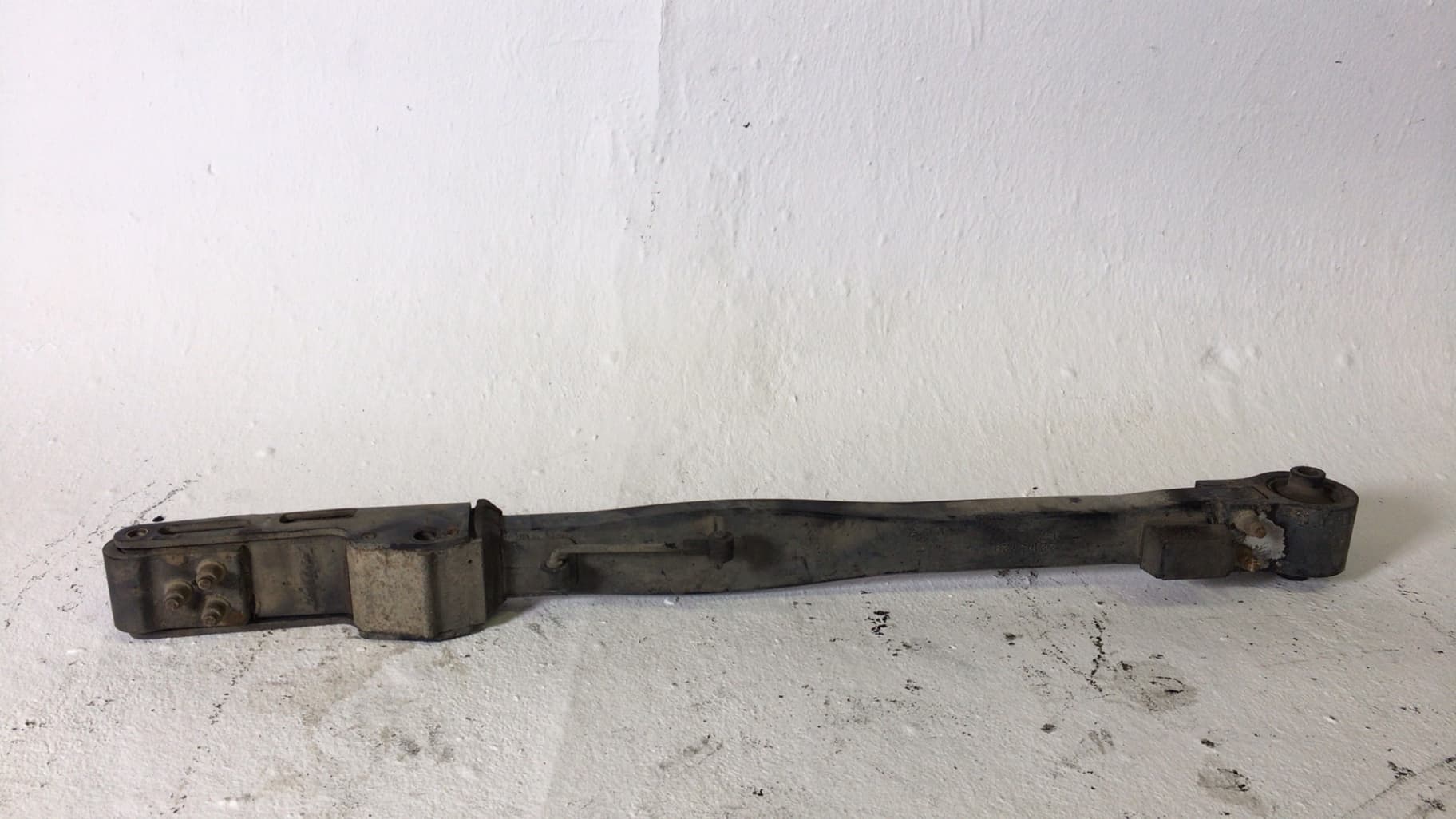 Soporte brazo suspension trasero derecho LAND ROVER RANGE ROVER (LP)
