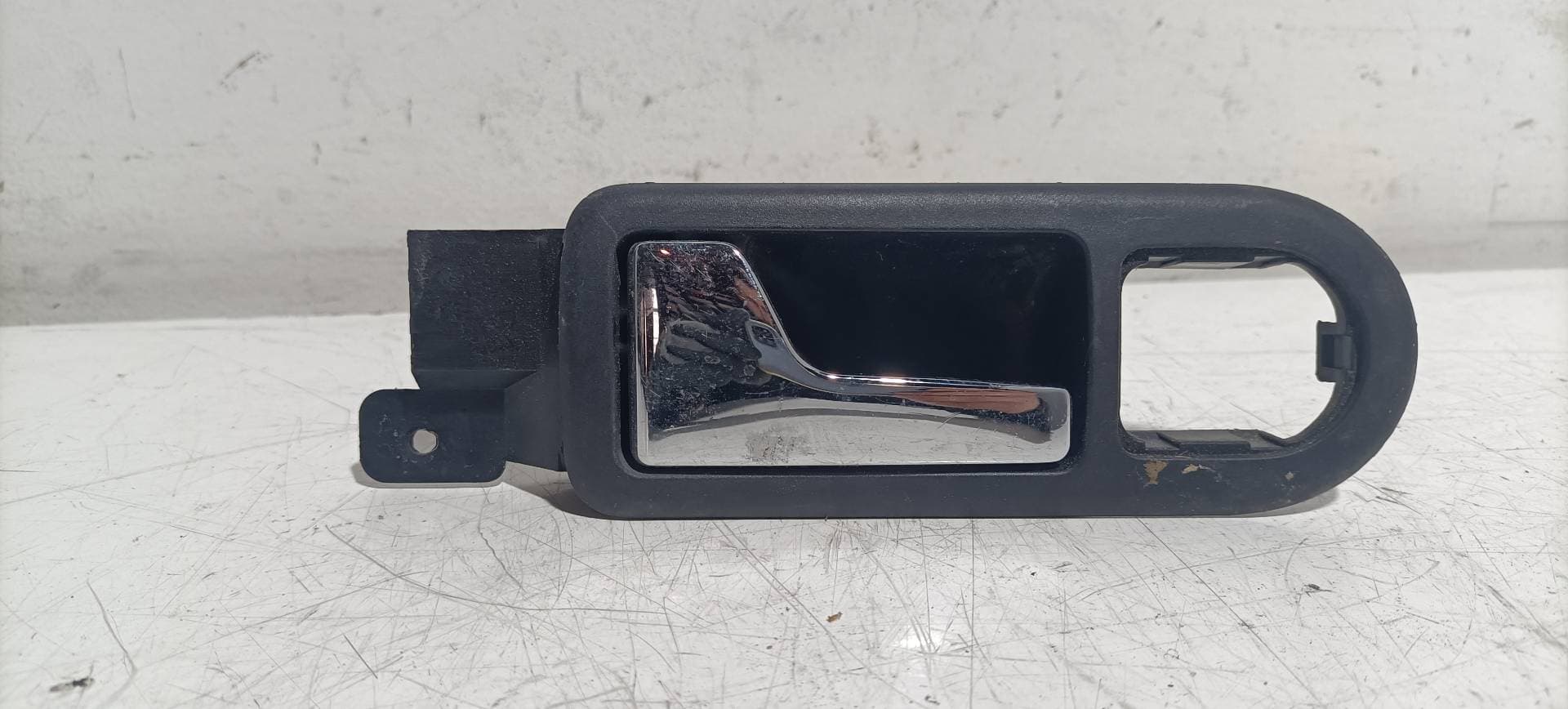 Maneta interior delantera izquierda VOLKSWAGEN GOLF IV BERLINA (1J1)
