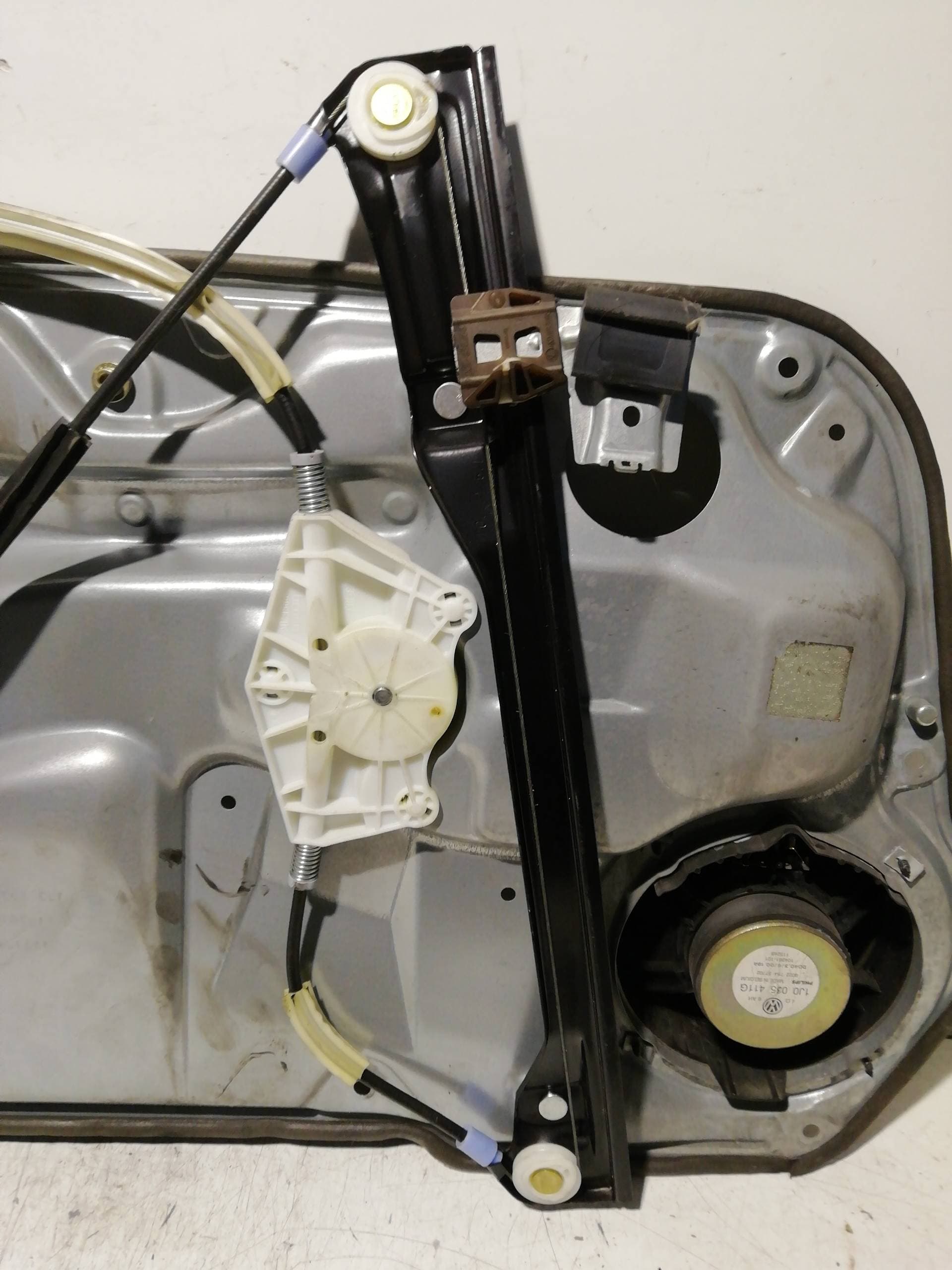 Motor elevalunas delantero derecho VOLKSWAGEN GOLF IV BERLINA (1J1) 2
