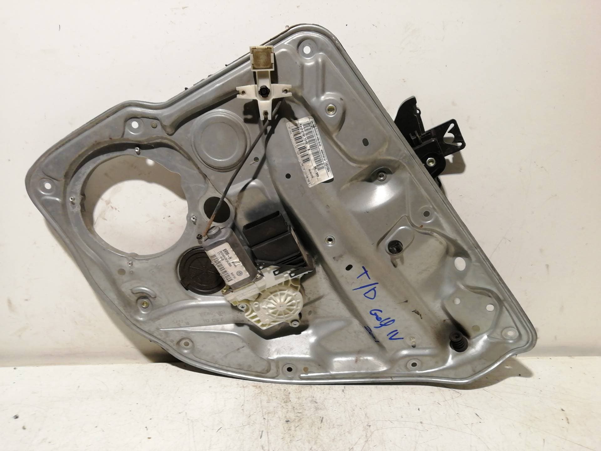 Elevalunas trasero derecho VOLKSWAGEN GOLF IV BERLINA (1J1)