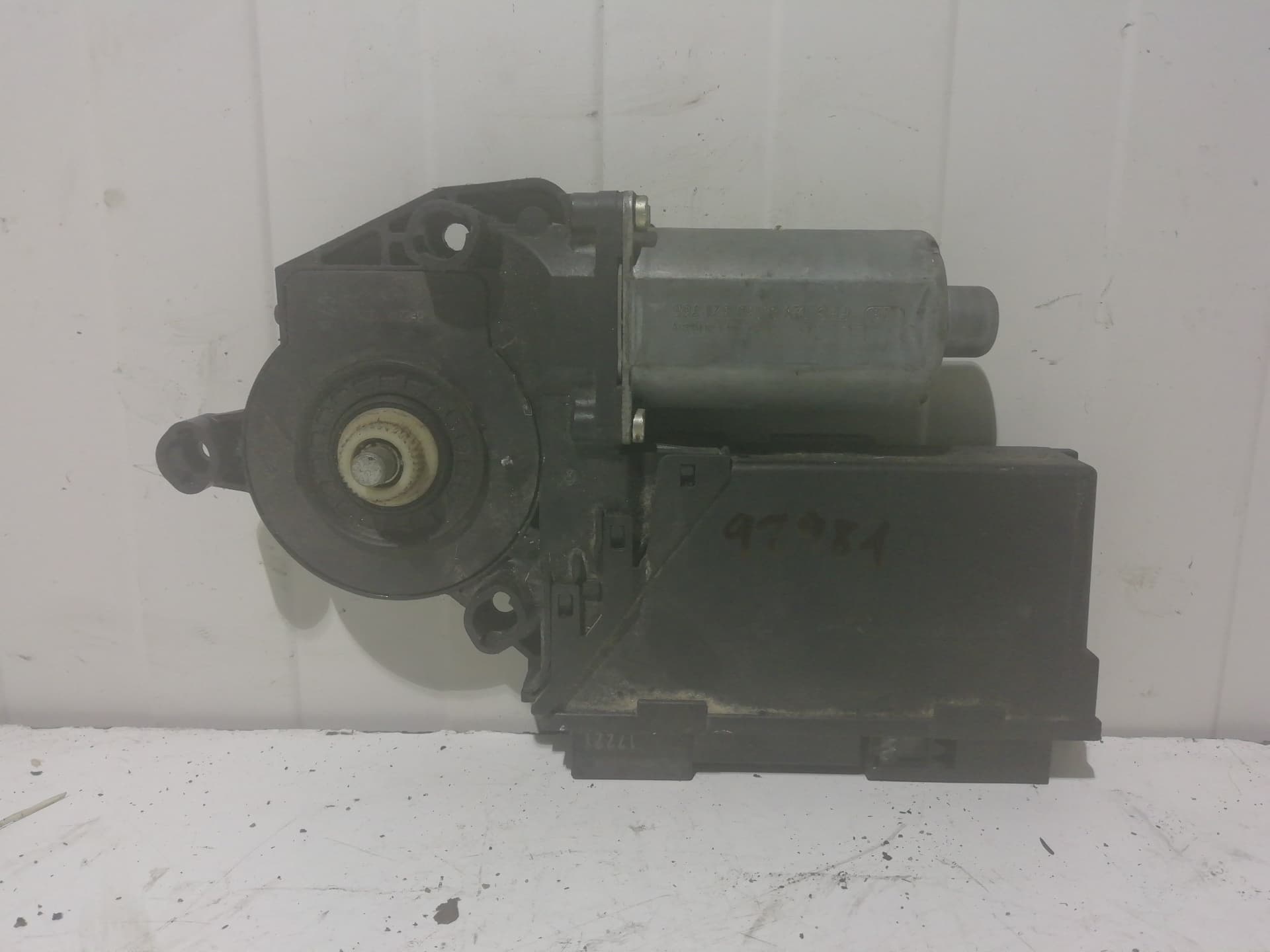 Elevalunas delantero izquierdo VOLKSWAGEN GOLF IV BERLINA (1J1)