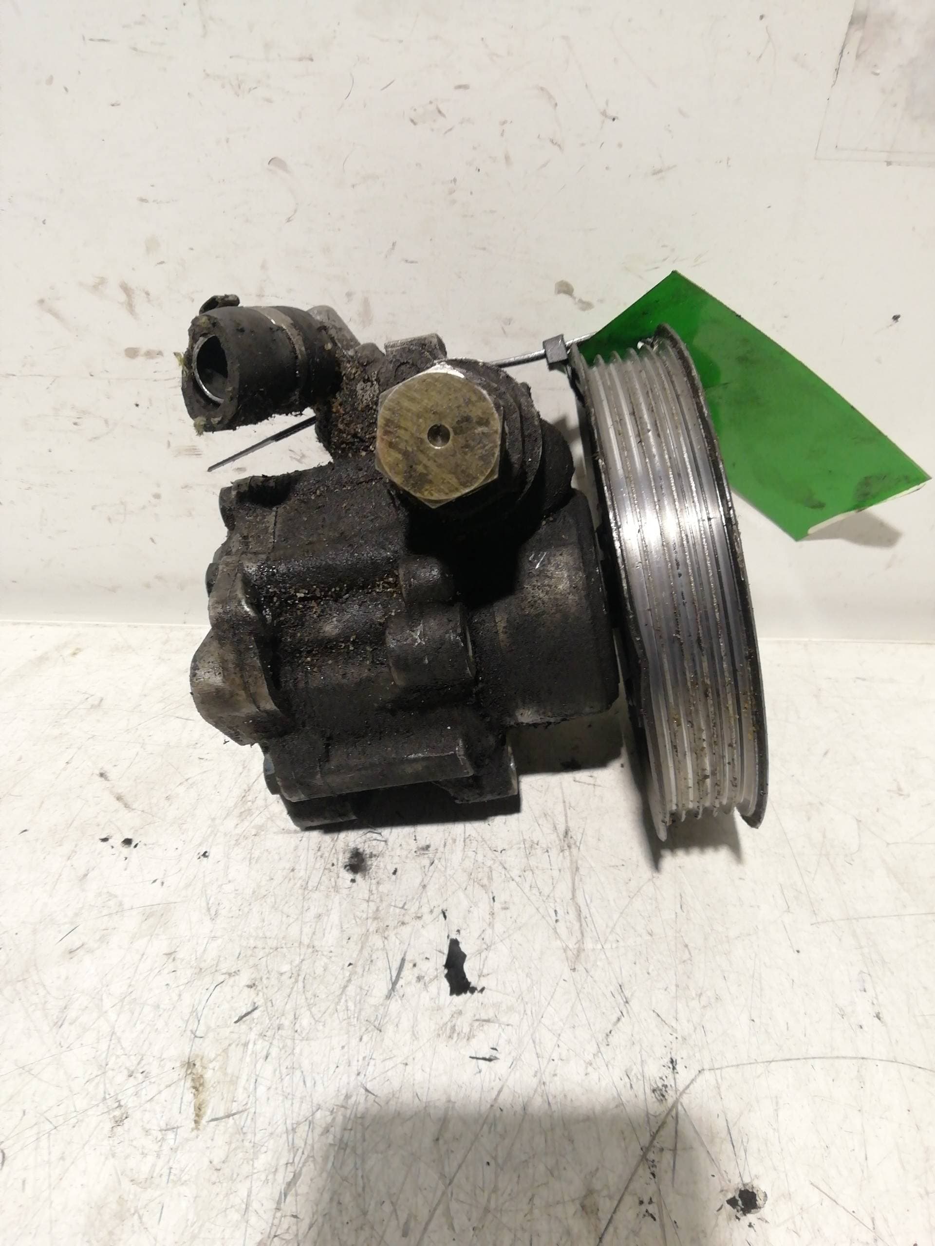 Bomba direccion VOLKSWAGEN PASSAT BERLINA (3A2)