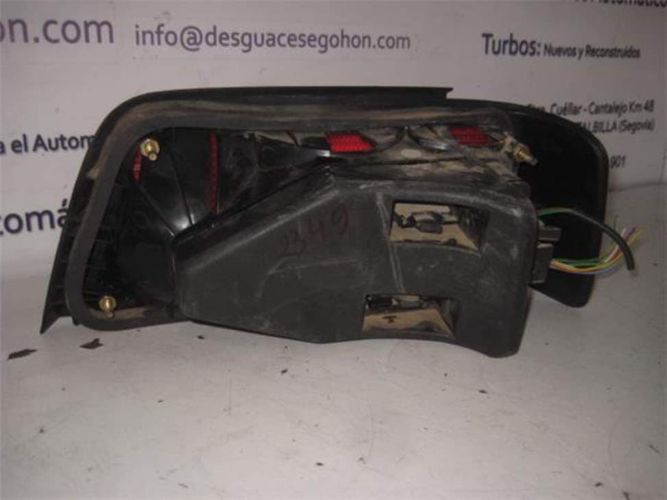 Piloto trasero izquierdo PEUGEOT 405 BERLINA 2