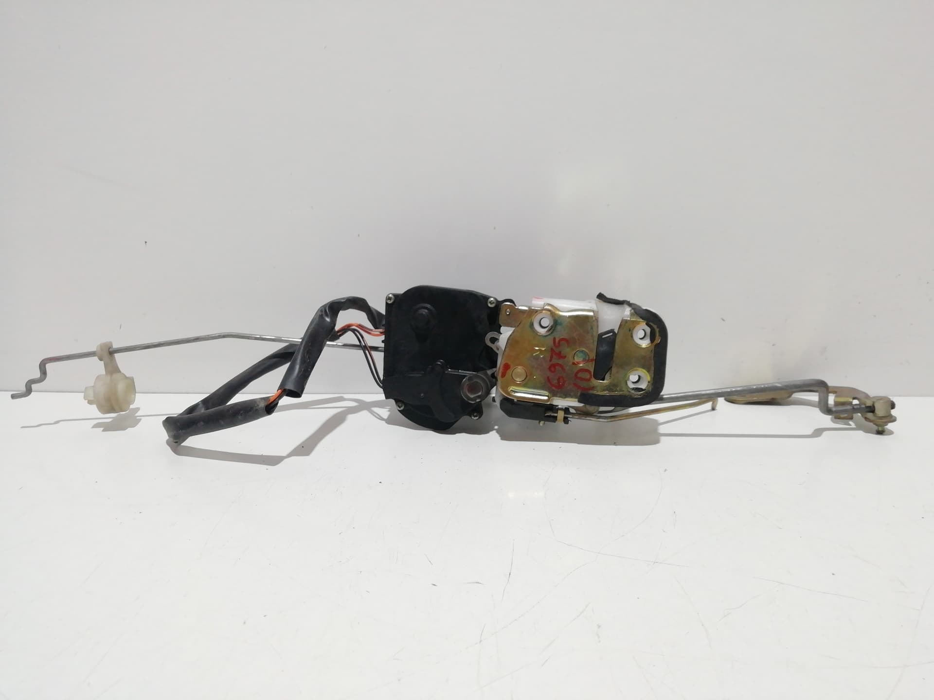 Cerradura puerta delantera derecha MG SERIE 800 (RS)