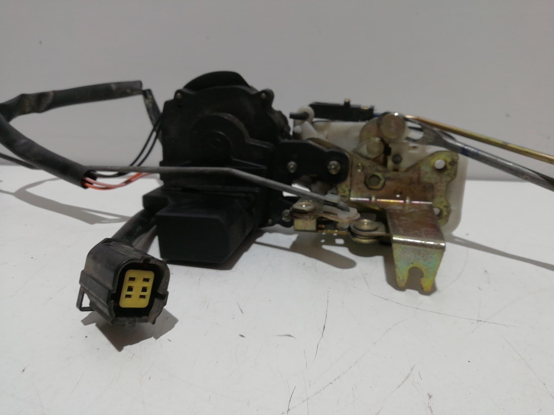 Cerradura puerta delantera derecha MG SERIE 800 (RS) 4