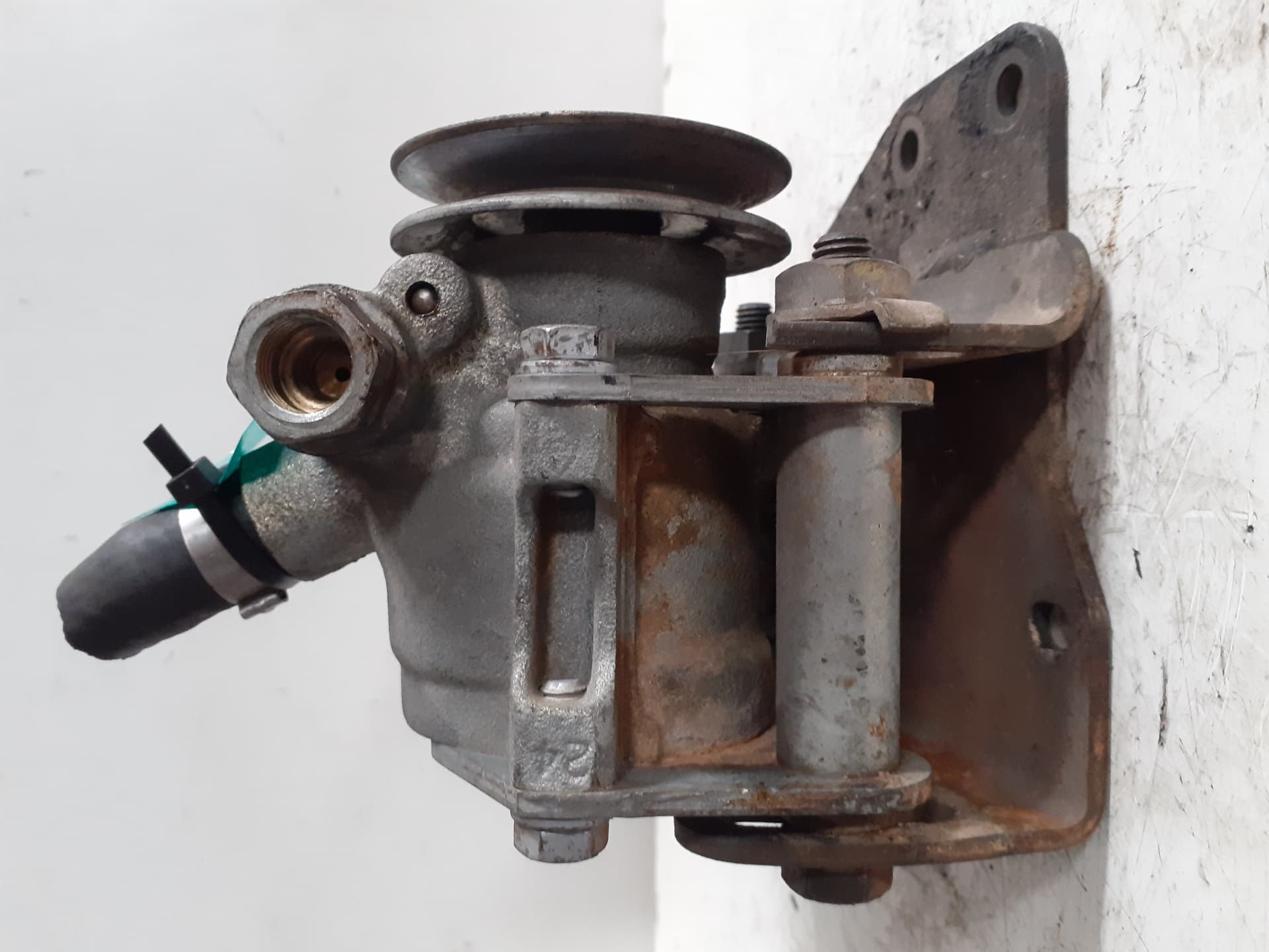 Bomba direccion PEUGEOT 205 BERLINA 3