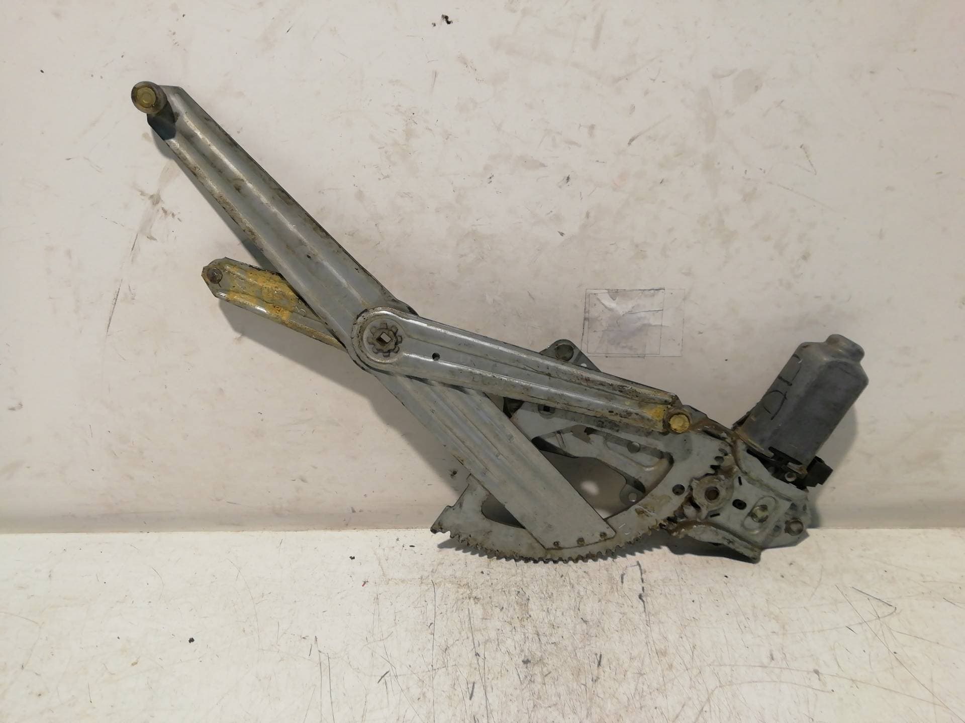 Elevalunas delantero derecho PEUGEOT 205 BERLINA