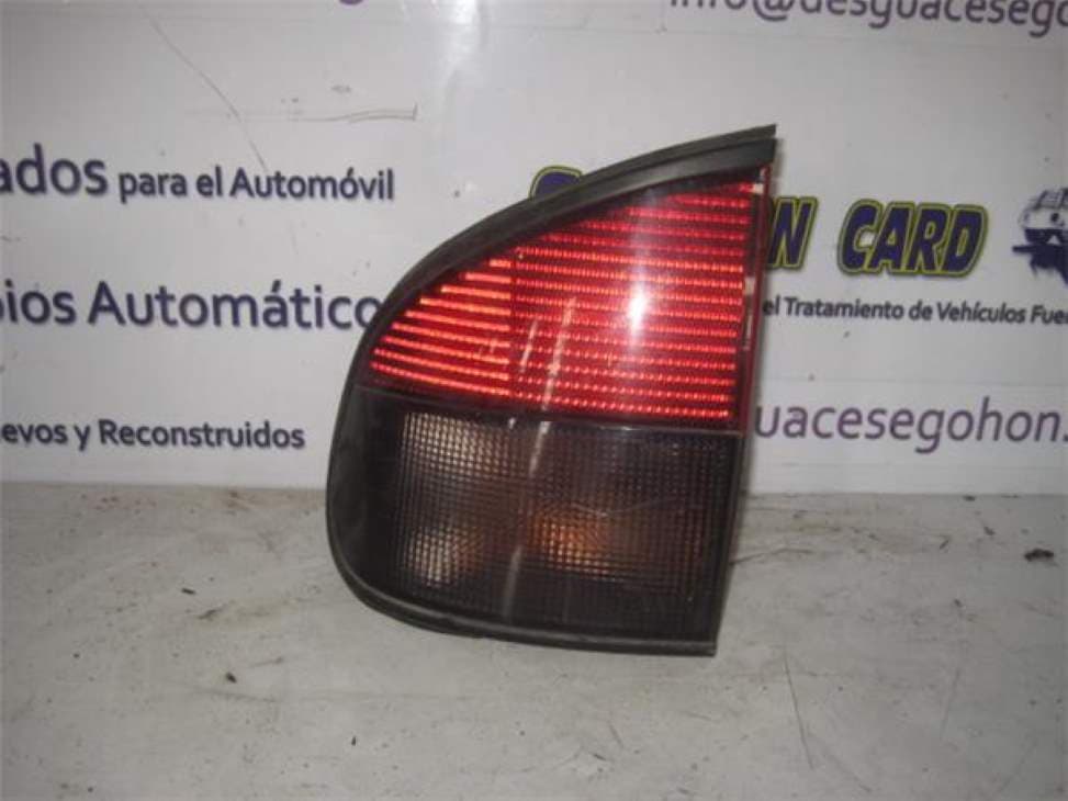 Piloto trasero izquierdo RENAULT SAFRANE (B54)