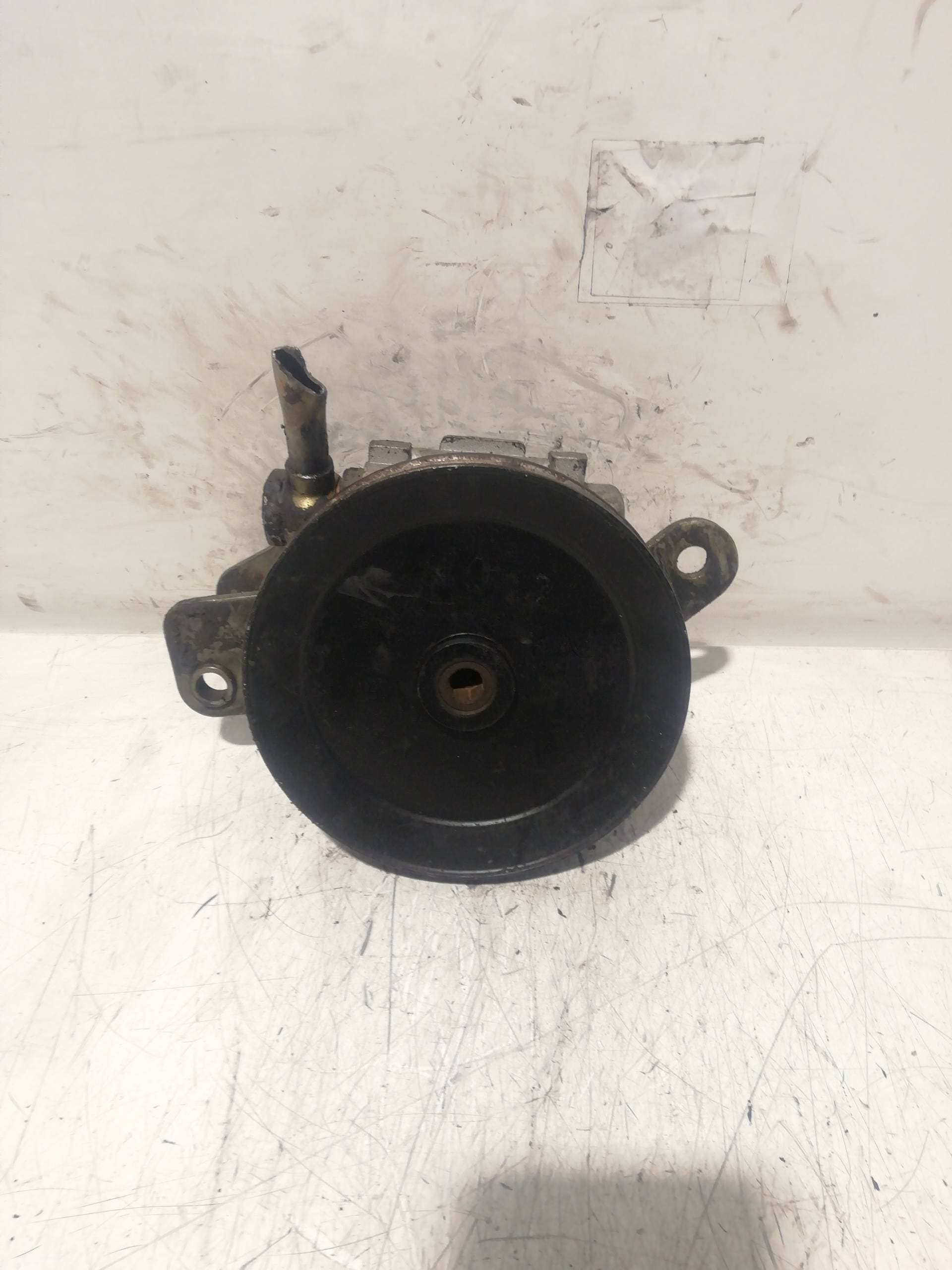 Bomba direccion NISSAN TRADE 2