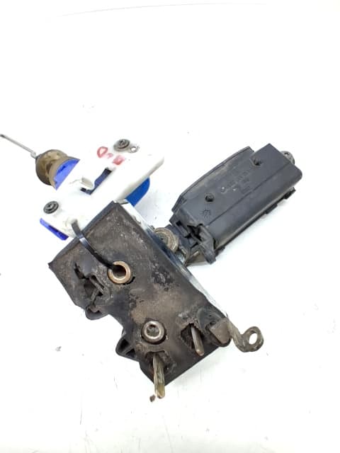 Cerradura puerta delantera derecha AUDI COUPE (8B3) 3