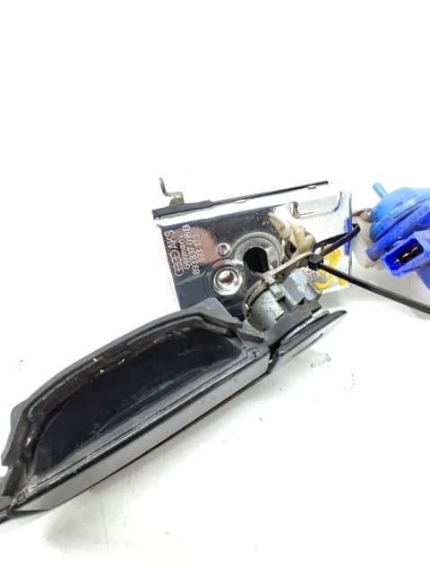 Cerradura puerta delantera derecha AUDI COUPE (8B3) 2