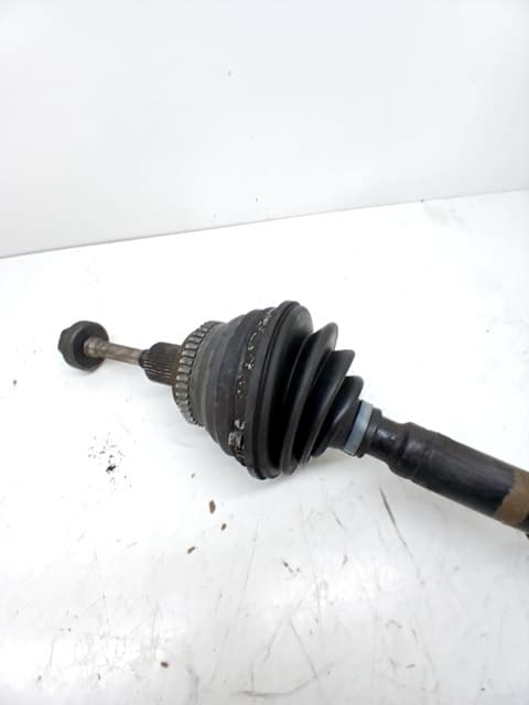 Transmision delantera izquierda AUDI COUPE (8B3) 2