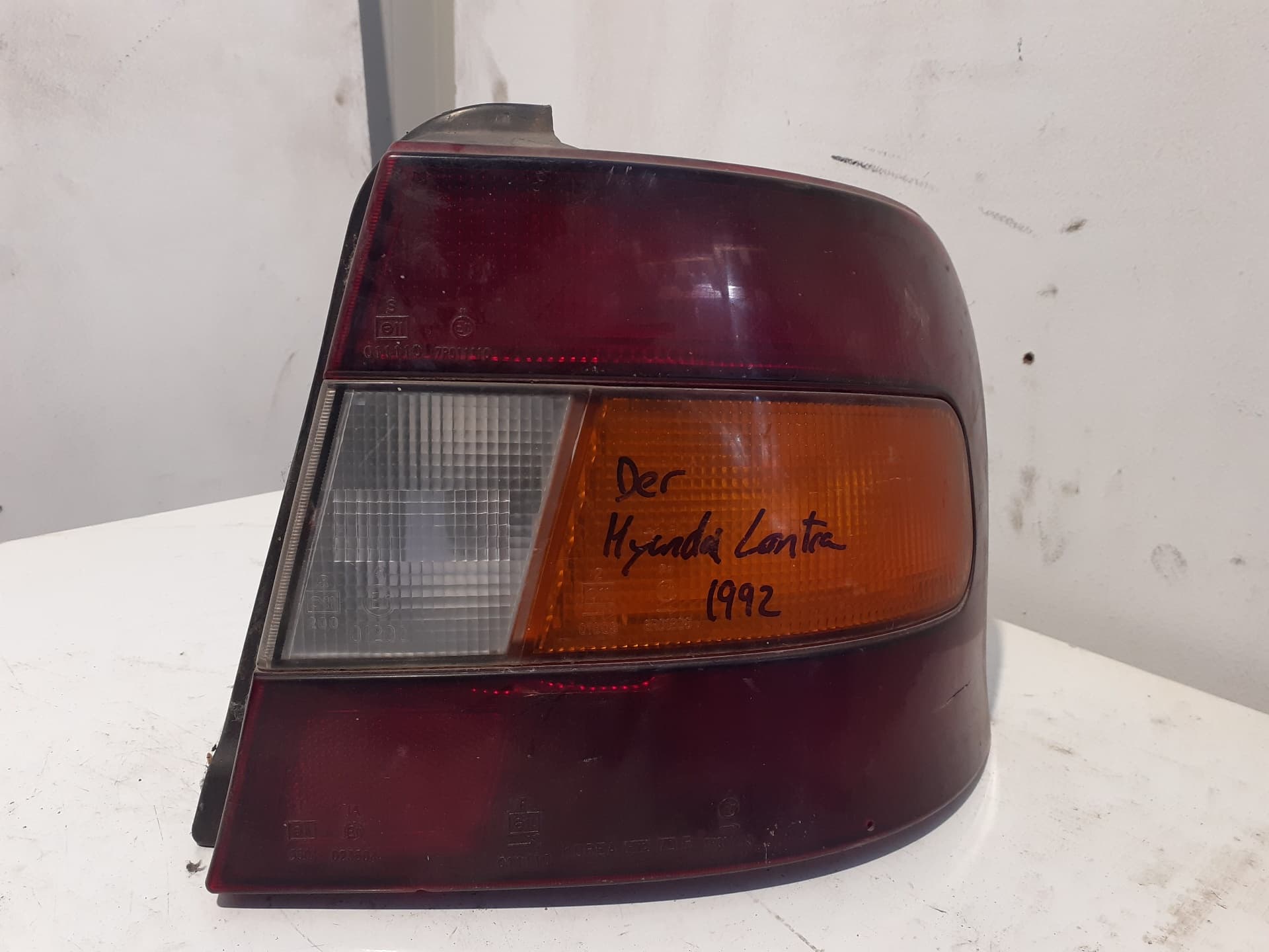Piloto trasero derecho HYUNDAI LANTRA (J1)