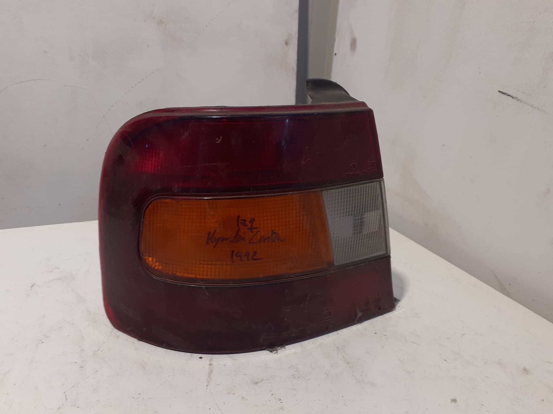 Piloto trasero izquierdo HYUNDAI LANTRA (J1)