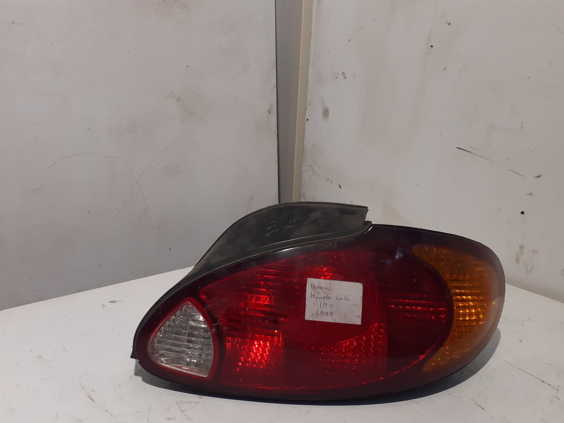 Piloto trasero derecho HYUNDAI LANTRA (J1)