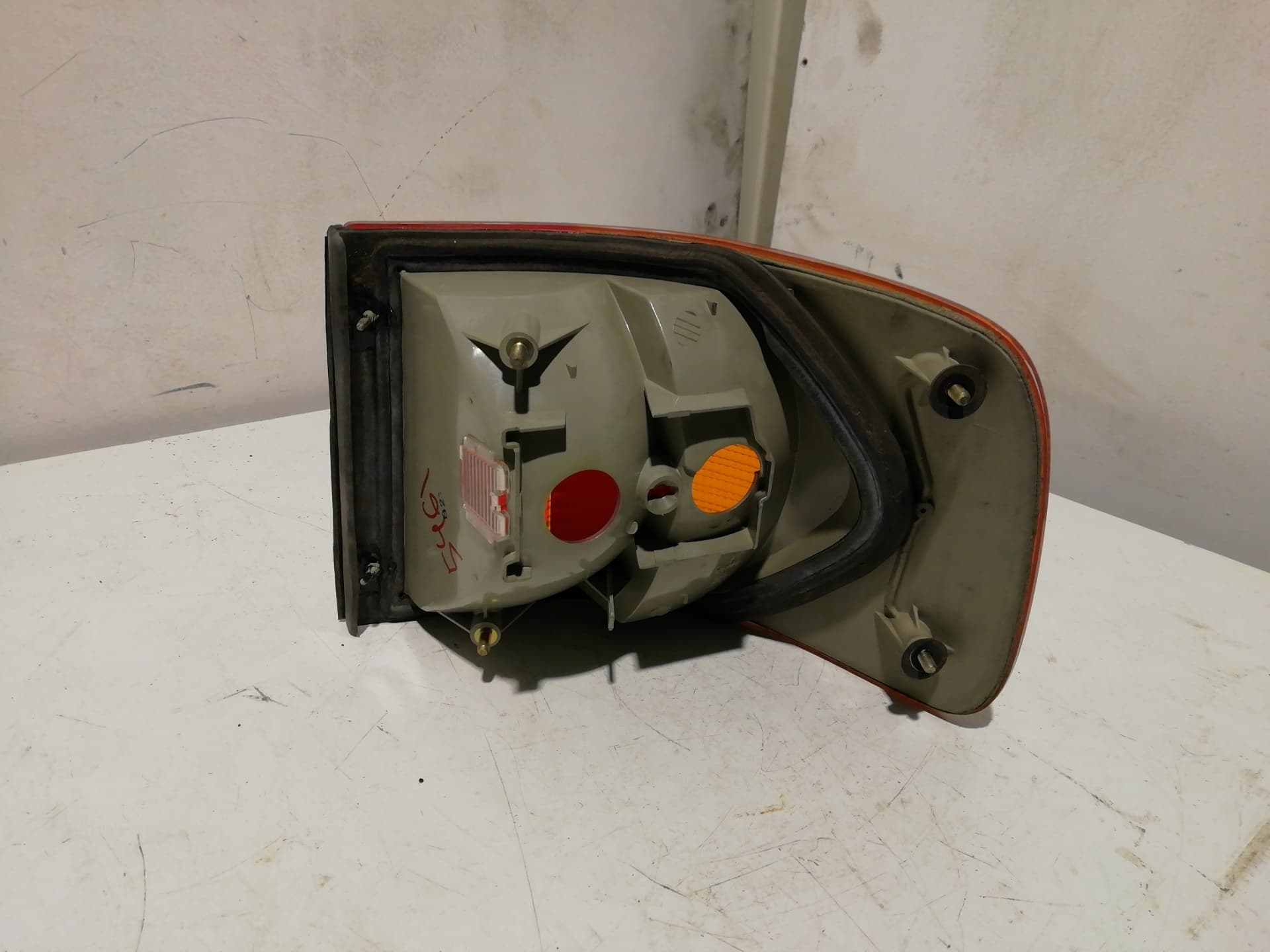Piloto trasero izquierdo AUDI 100 AVANT (C4) 2