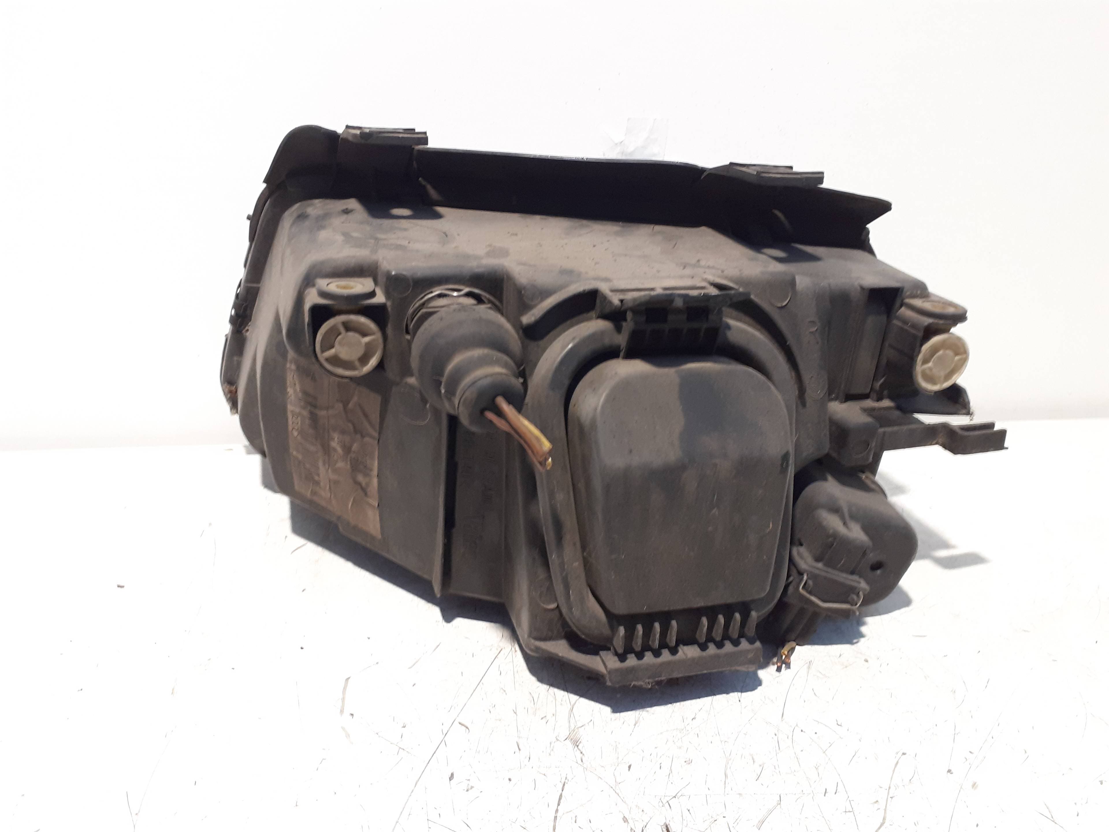 Faro derecho AUDI A6 AVANT (4B5) 3