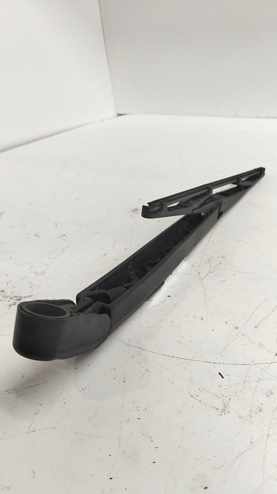Brazo limpia trasero MAHINDRA XUV500 3