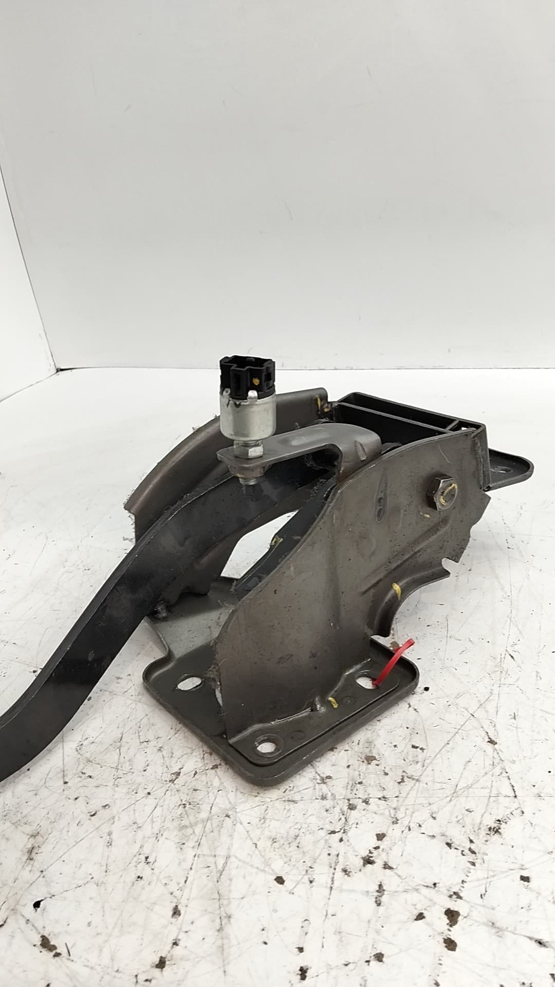 Pedal freno MAHINDRA XUV500 4