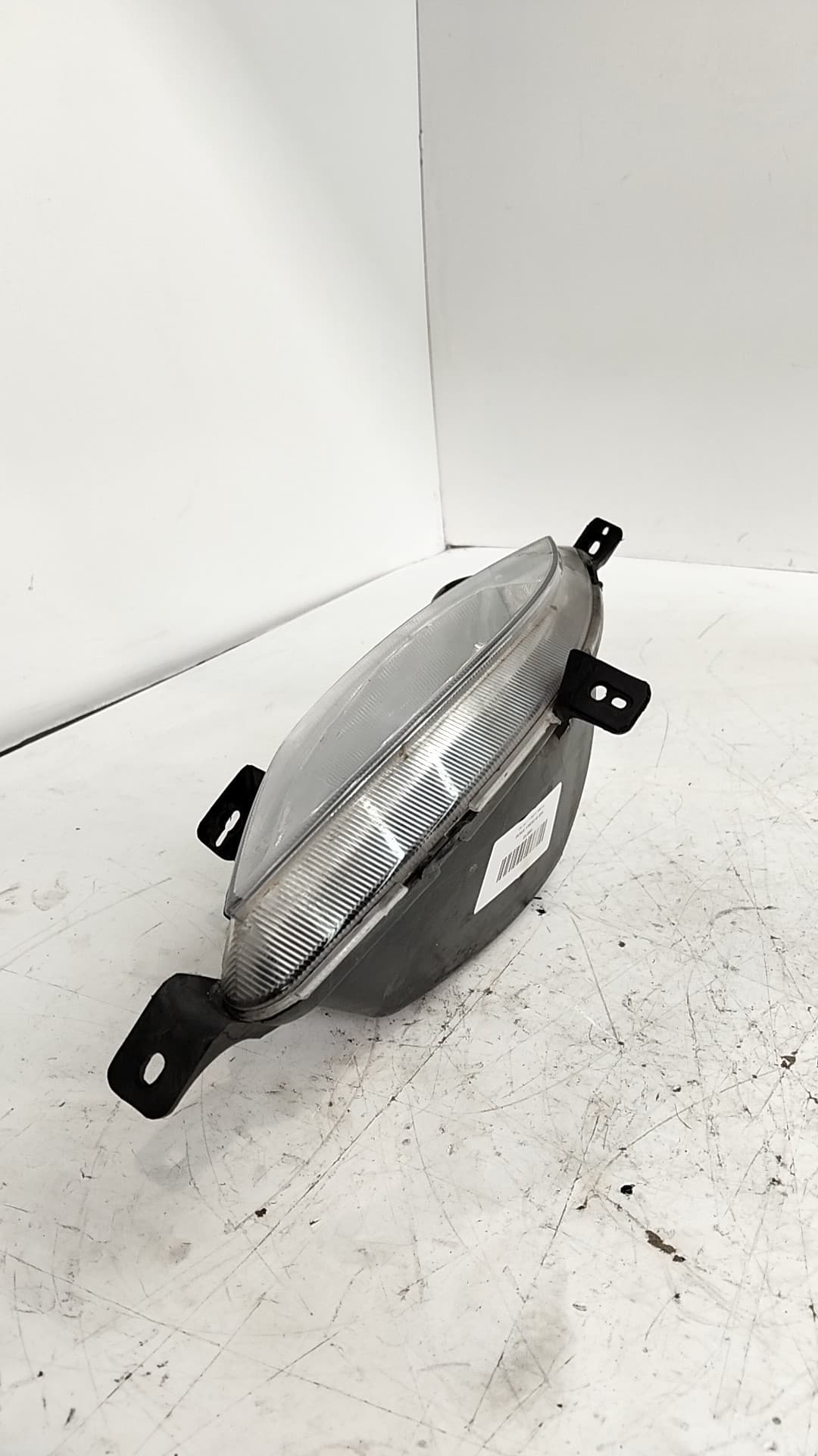 Faro antiniebla derecho MAHINDRA XUV500 4