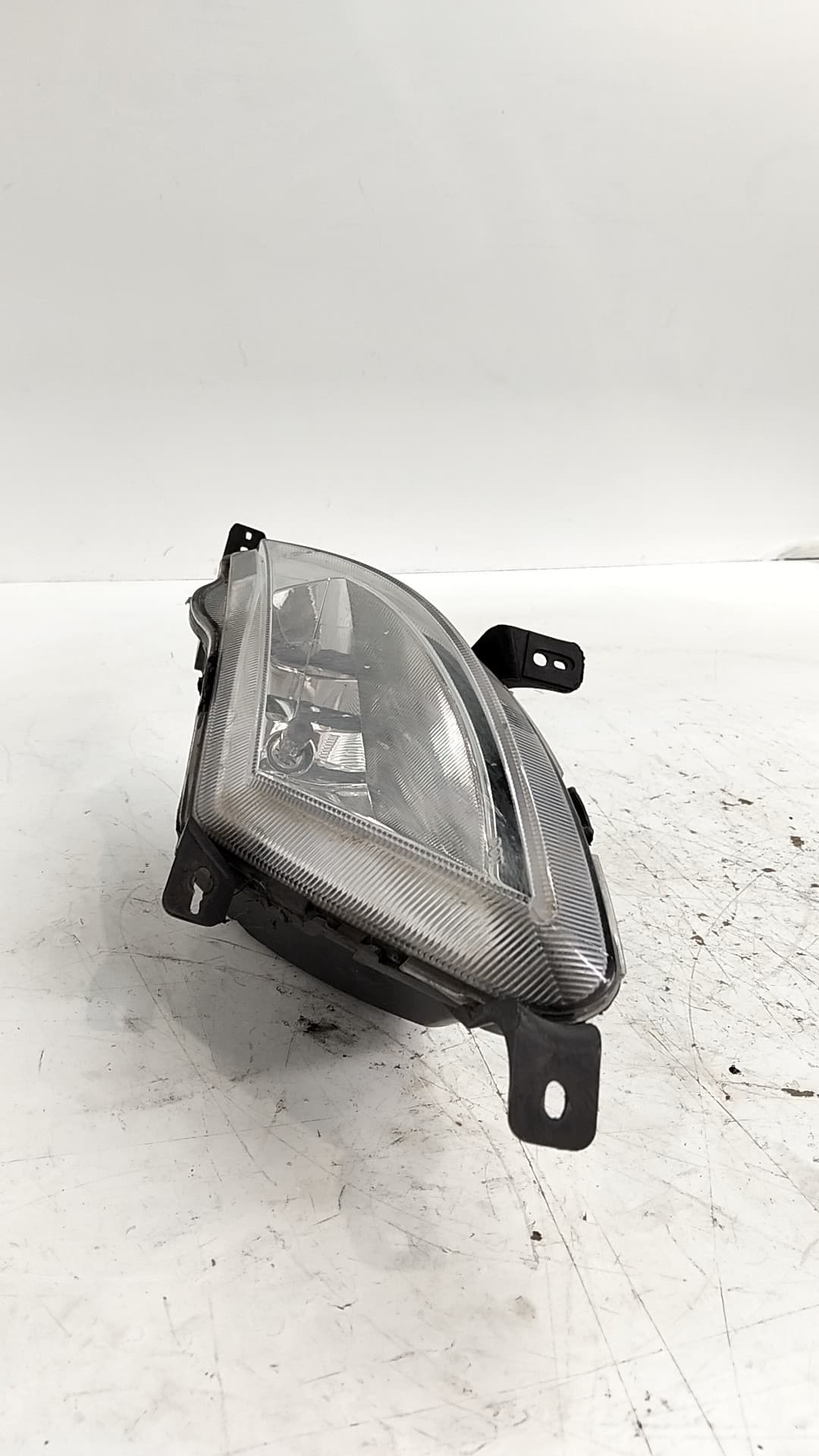 Faro antiniebla derecho MAHINDRA XUV500 3